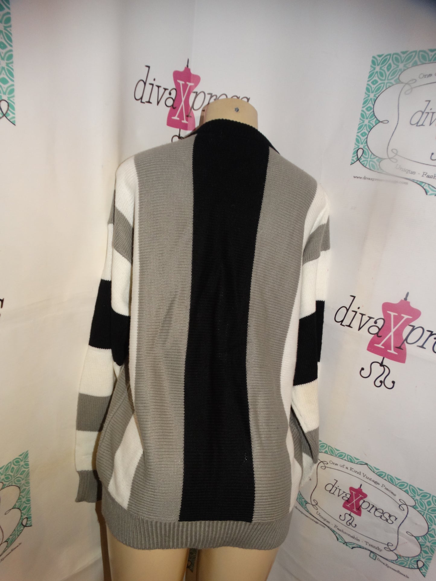 Vintage Purity Black/White/Gray Sweater Size XL