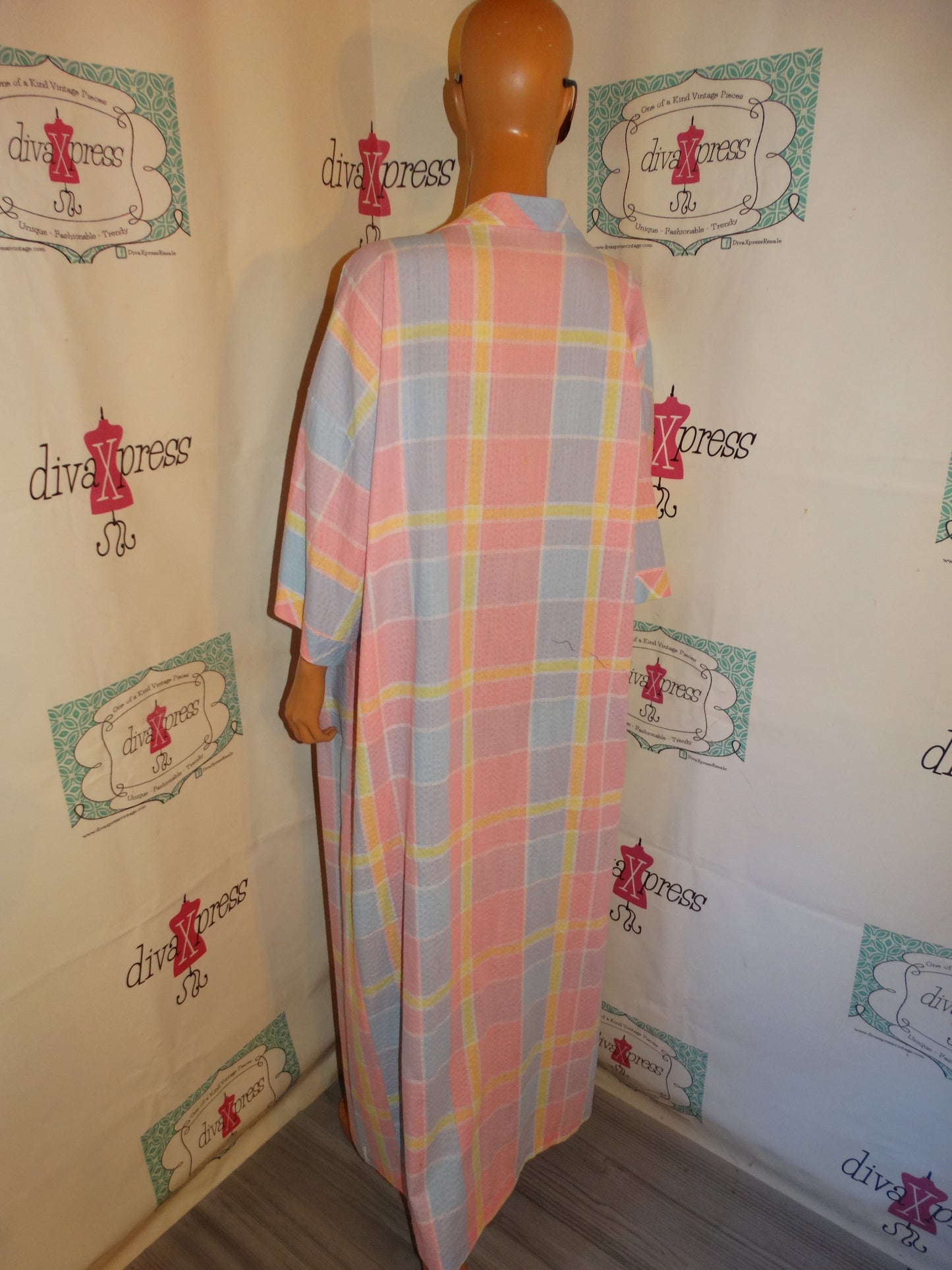 Vintage Komar Pink/White Blue Throw Size 1x-2x