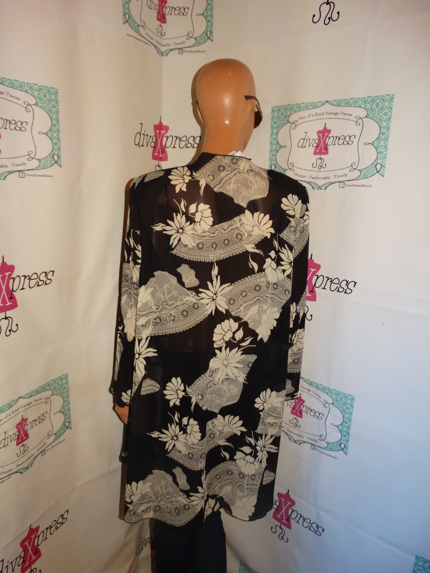 Vintage R&M Richards Black/Cream Throw Size 2x