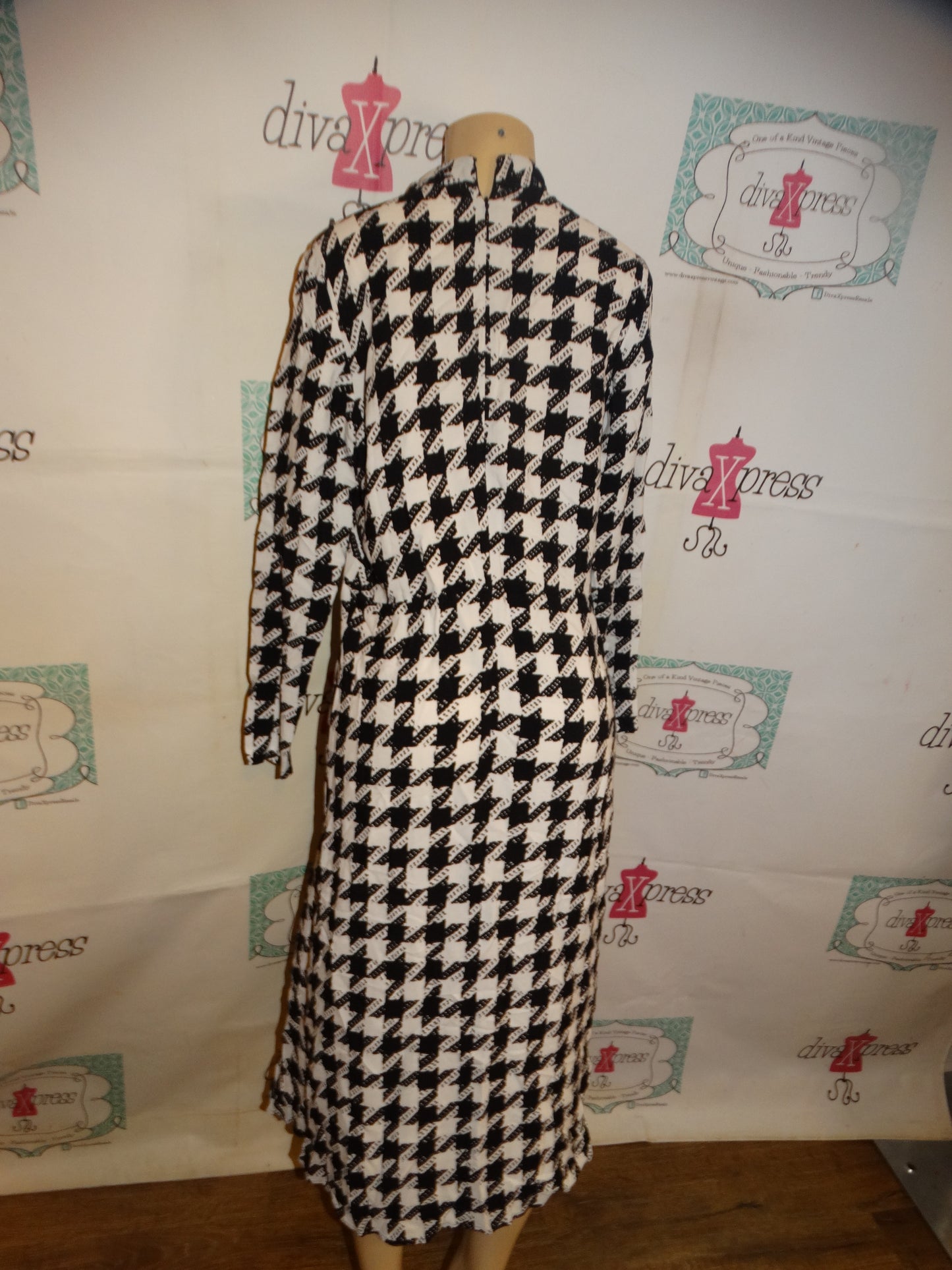 Vintage Black/White Dress Size L