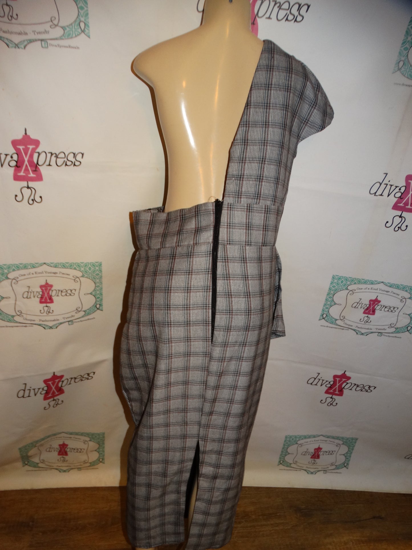 Vintage Back/White Gray Off Shoulder Dress Size L