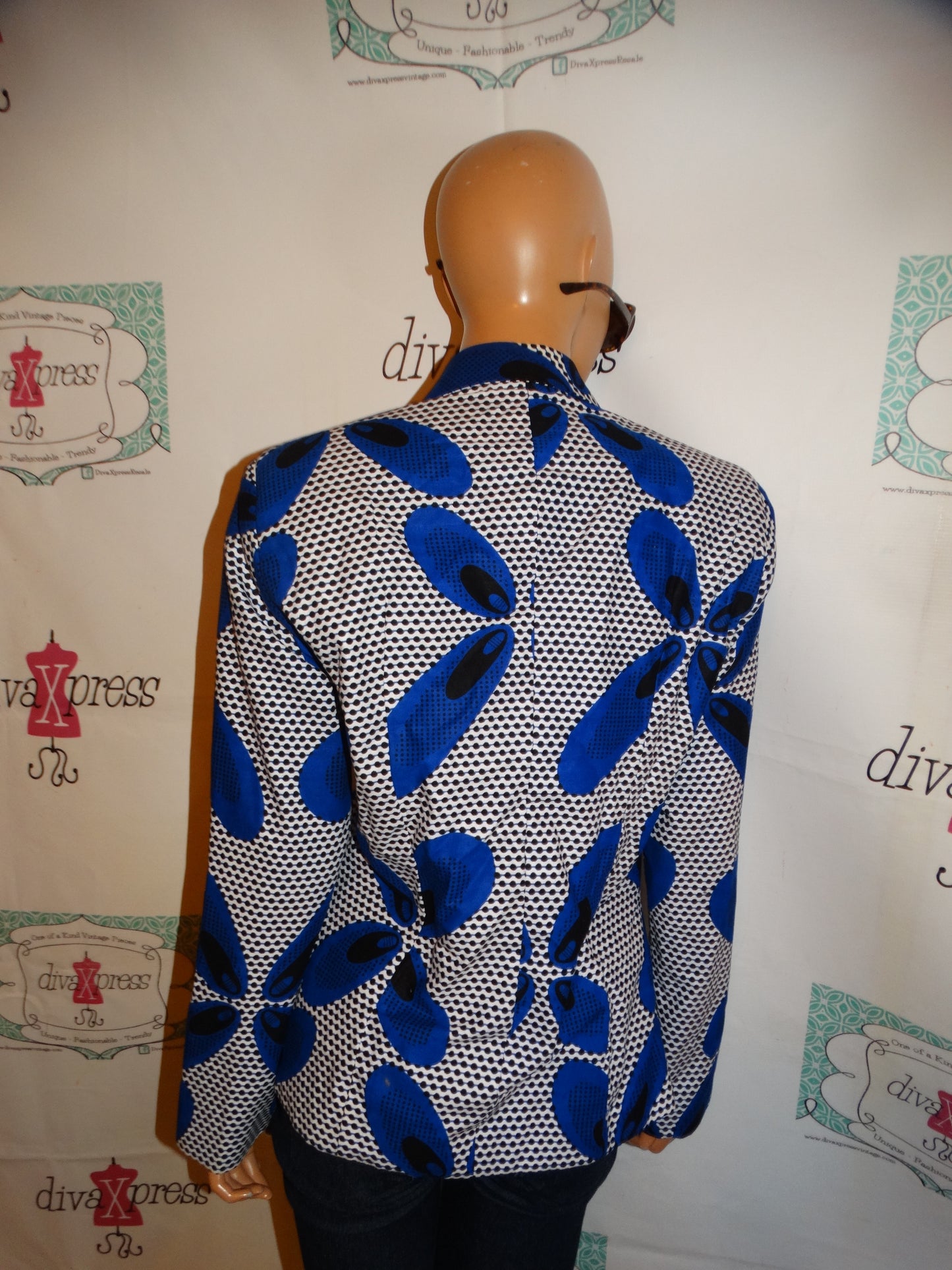 White/Black/Blue Blazer Size M