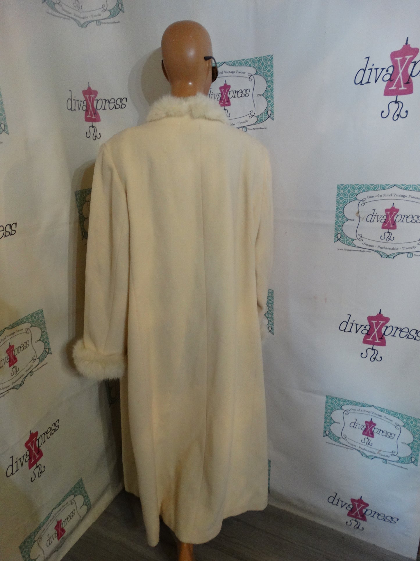 Vintage Marivin Richards Cream Fox Collar Coat Size 1x