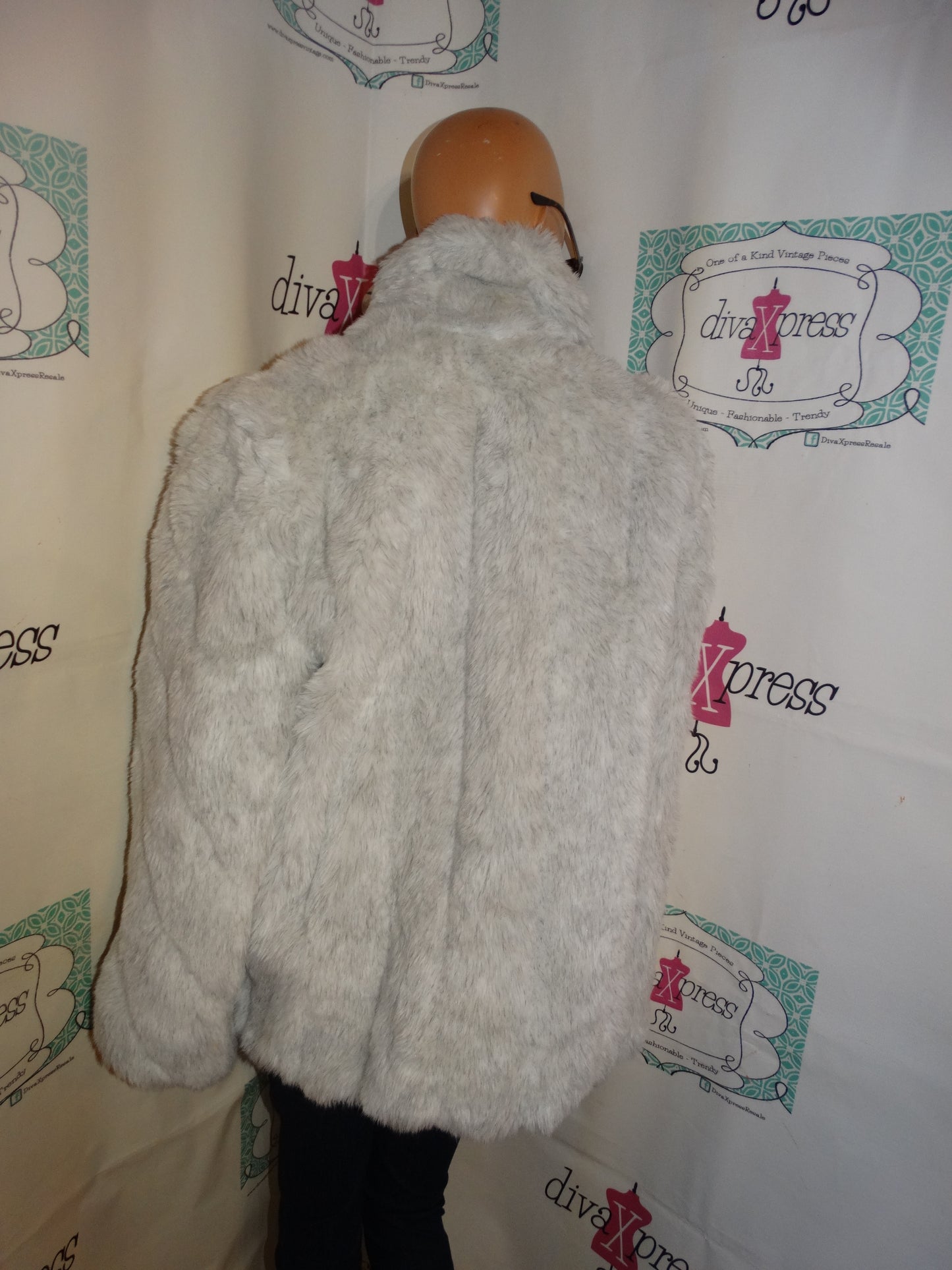 Vintage White/Gray Faux Fur Coat Size 1x