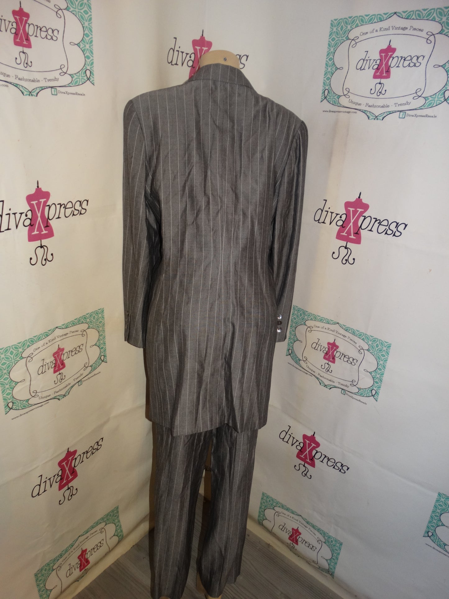 Vintage Kasper Gray/White Long Blazer Suit Size L-XL