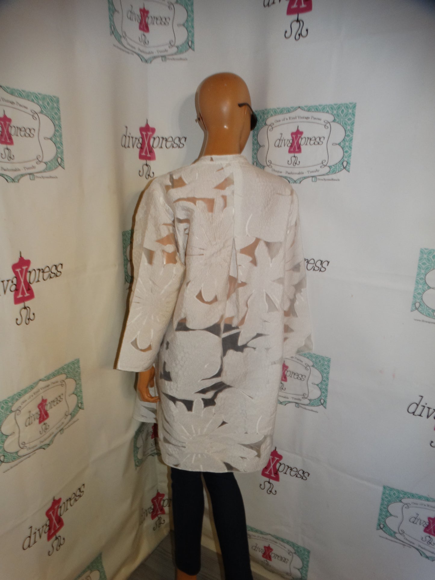 Vintage Jane Suttel White Sheer Throw Size M