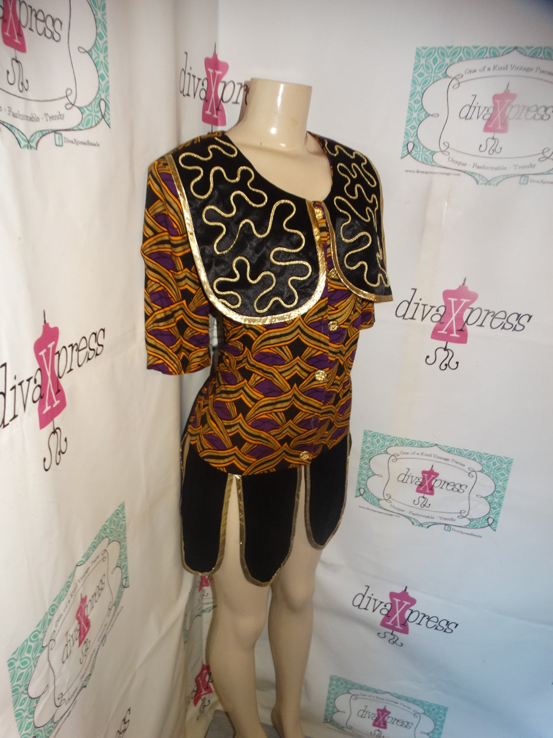 Vintage Mode Sara Black/Purple Ruffle Top Size M