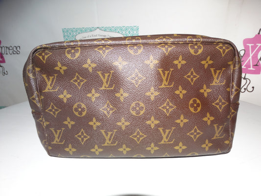 Vintage Authentic Louis Vuitton Trousse de Toilette 28/Clutch