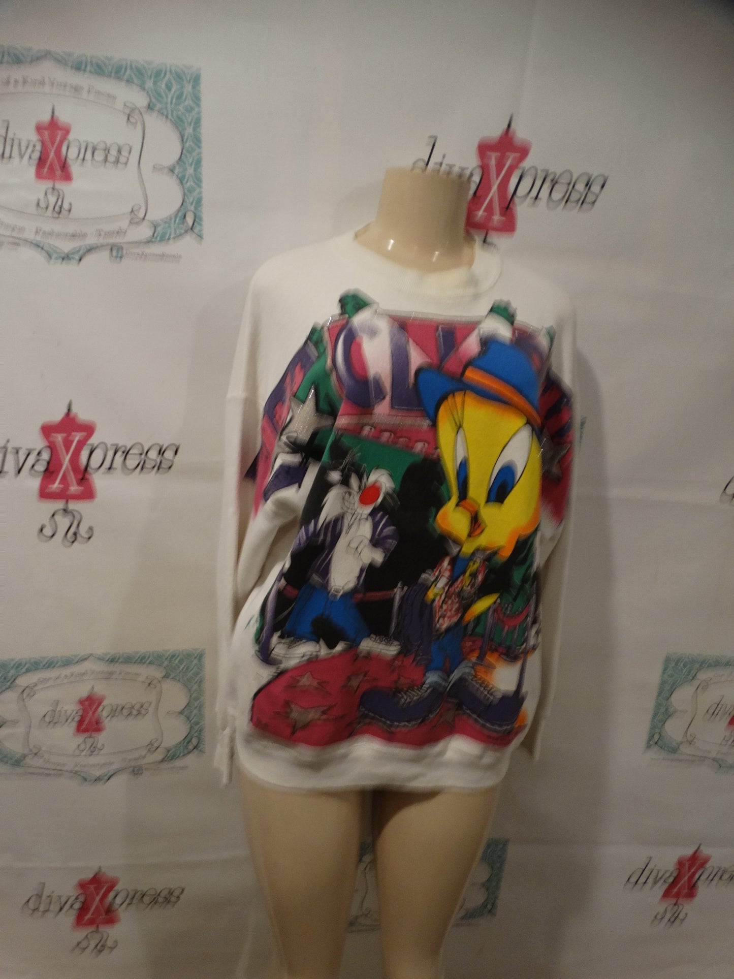 Vintage Looney Tunes White Sweat Shirt L