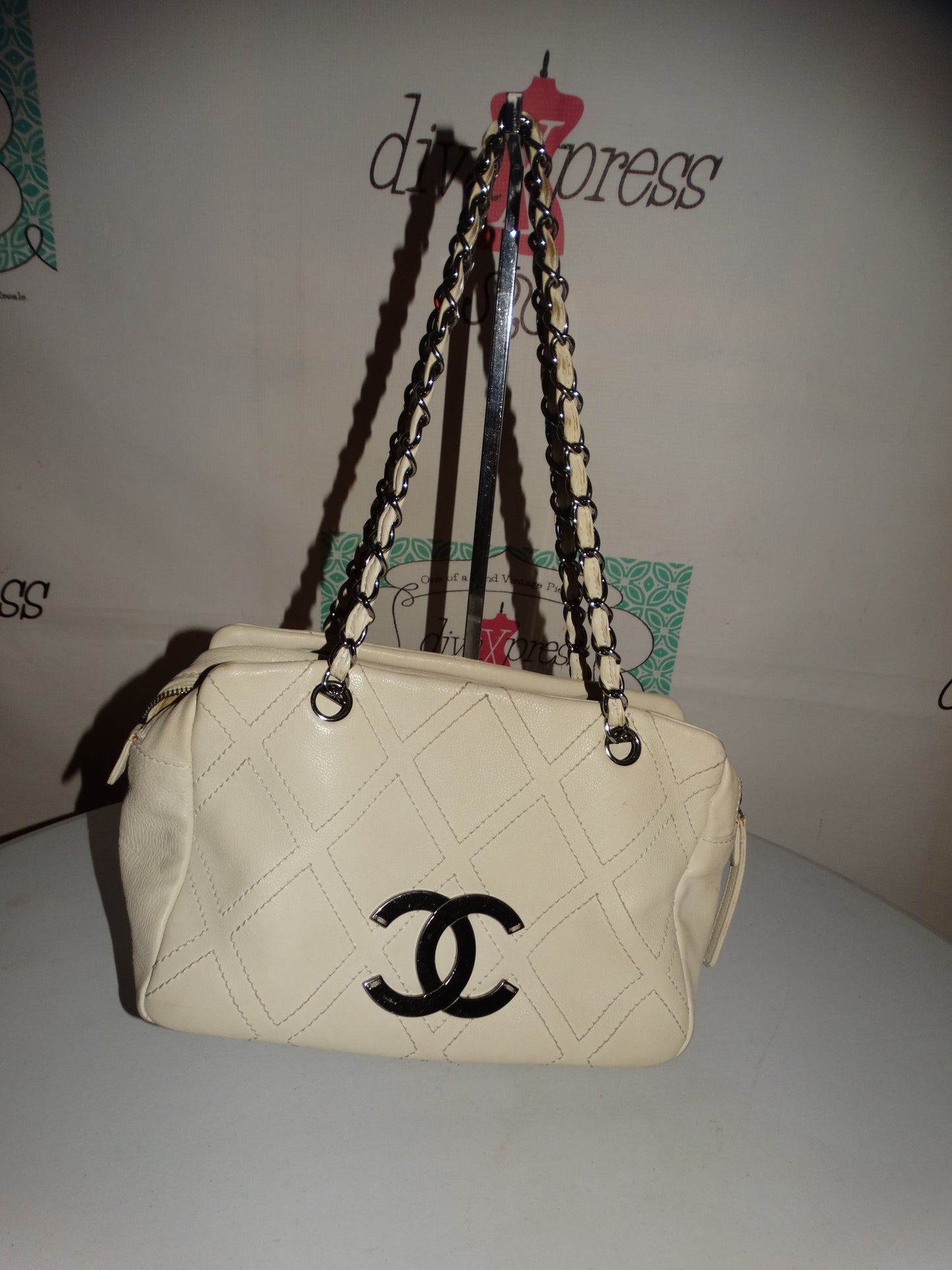 CHANEL White Outdoor Ligne Diamond Stitch Caviar Leather Shoulder Bag