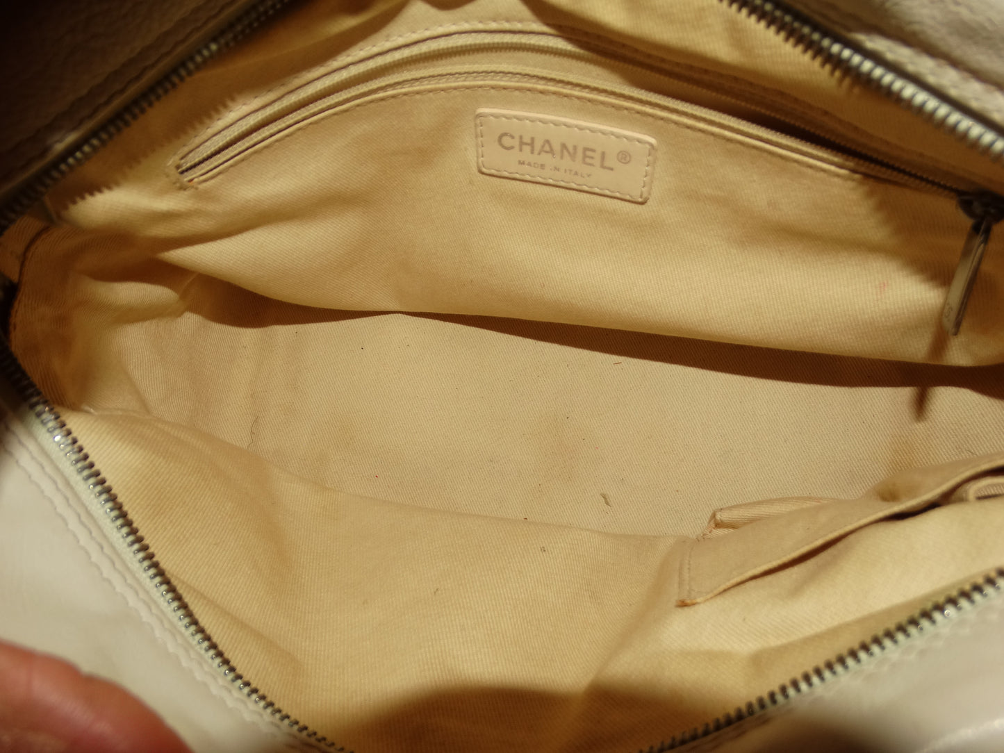 CHANEL White Outdoor Ligne Diamond Stitch Caviar Leather Shoulder Bag