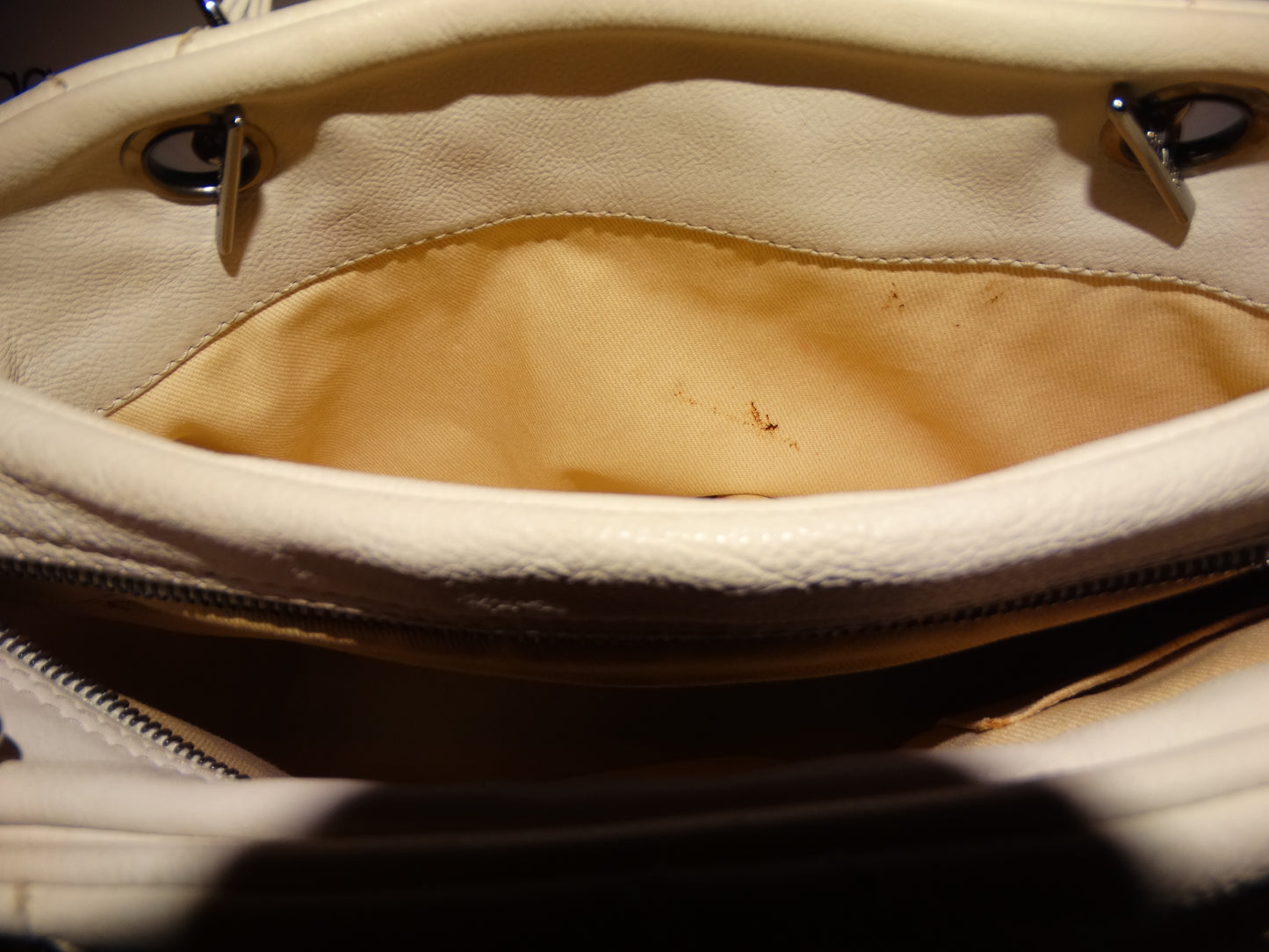 CHANEL White Outdoor Ligne Diamond Stitch Caviar Leather Shoulder Bag