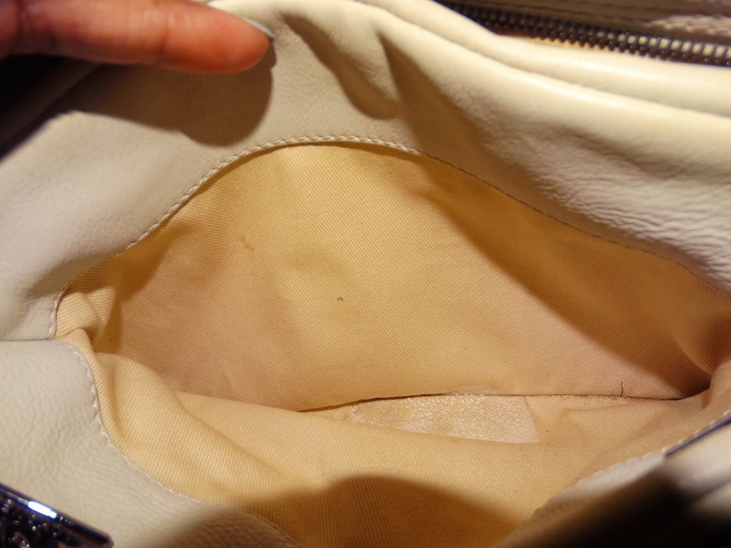 CHANEL White Outdoor Ligne Diamond Stitch Caviar Leather Shoulder Bag