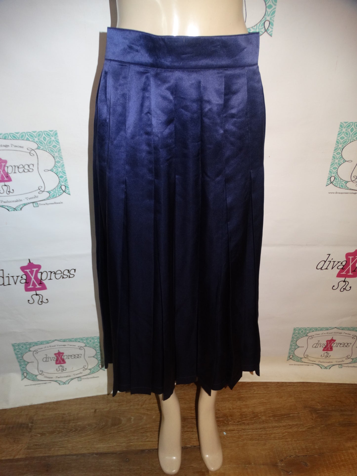 Vintage Authentic Escada Navy Blue PleATED SKIRT Size M