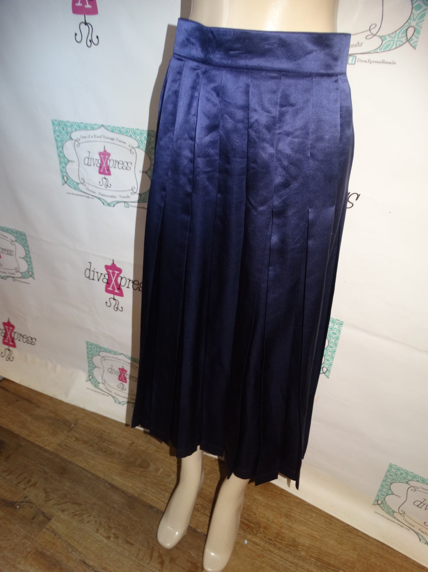 Vintage Authentic Escada Navy Blue PleATED SKIRT Size M