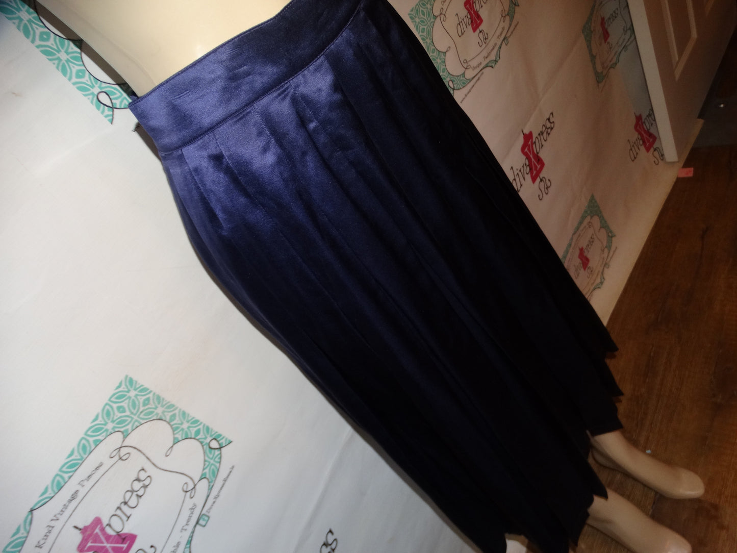 Vintage Authentic Escada Navy Blue PleATED SKIRT Size M