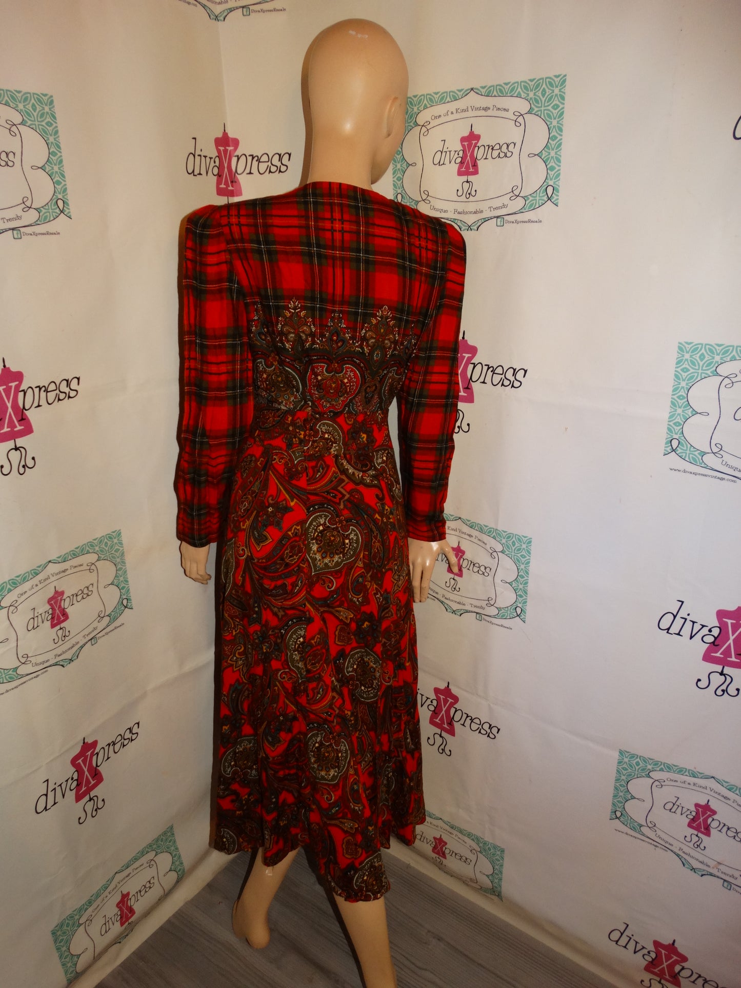 Vintage KArin Stevens Red/GReen/ 2 Piece Skirt Set Size M