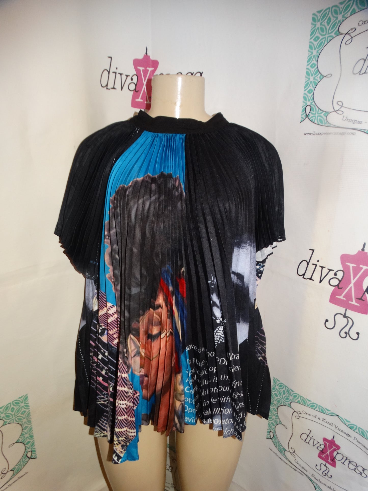 WHY Black Face Crinkle  Top Size 1x