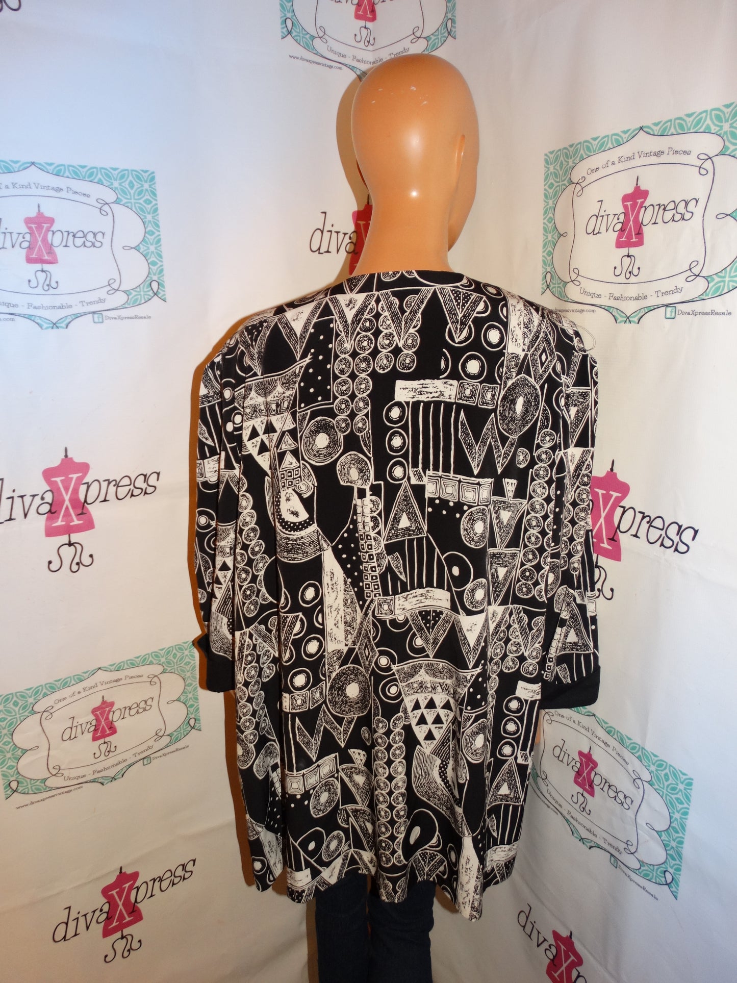 Vintage Periwinkle black/White Throw Size 1x