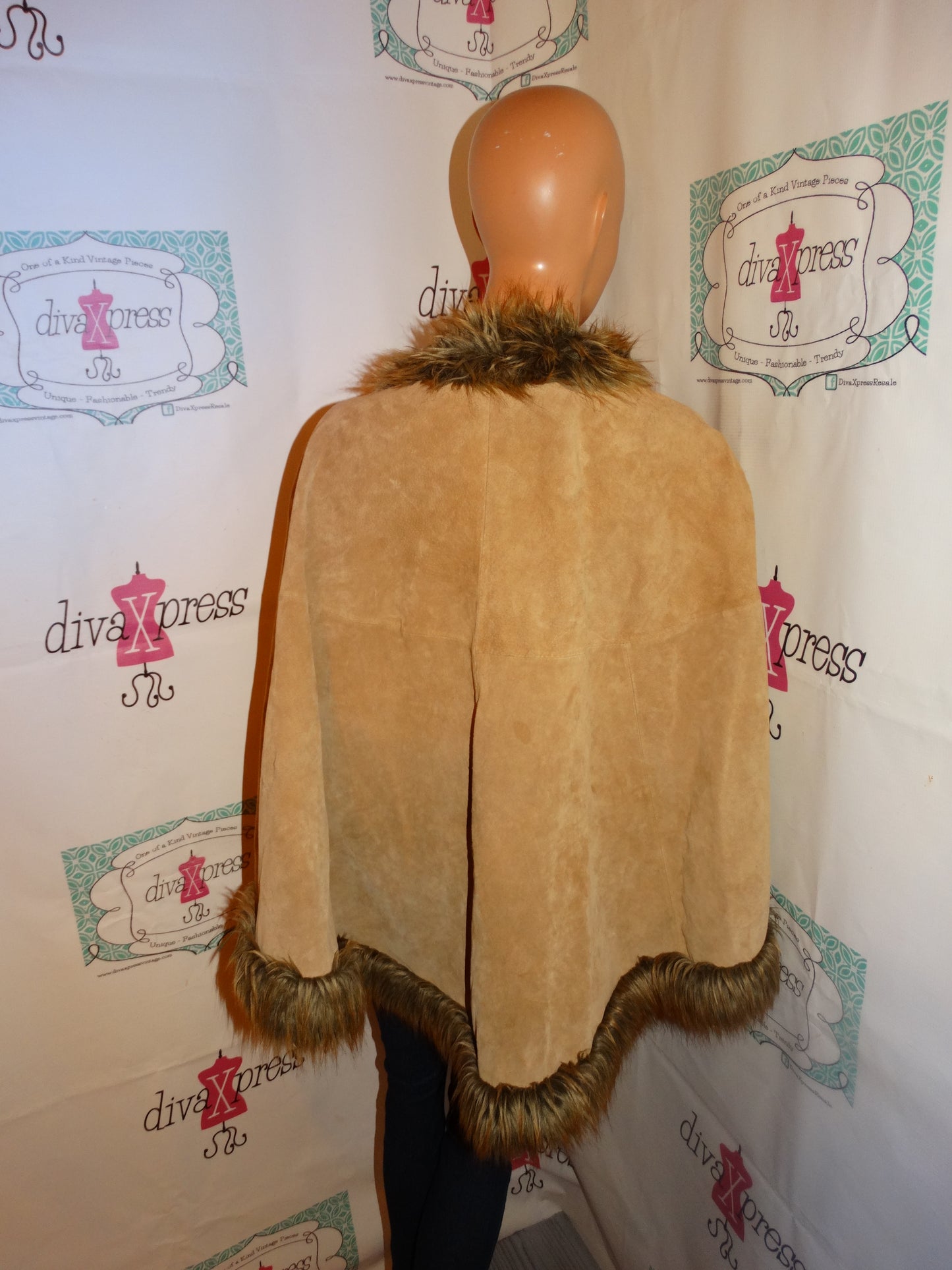 Vintage NewPort News Suede Faux Fur Lined Poncho Size XL-2x