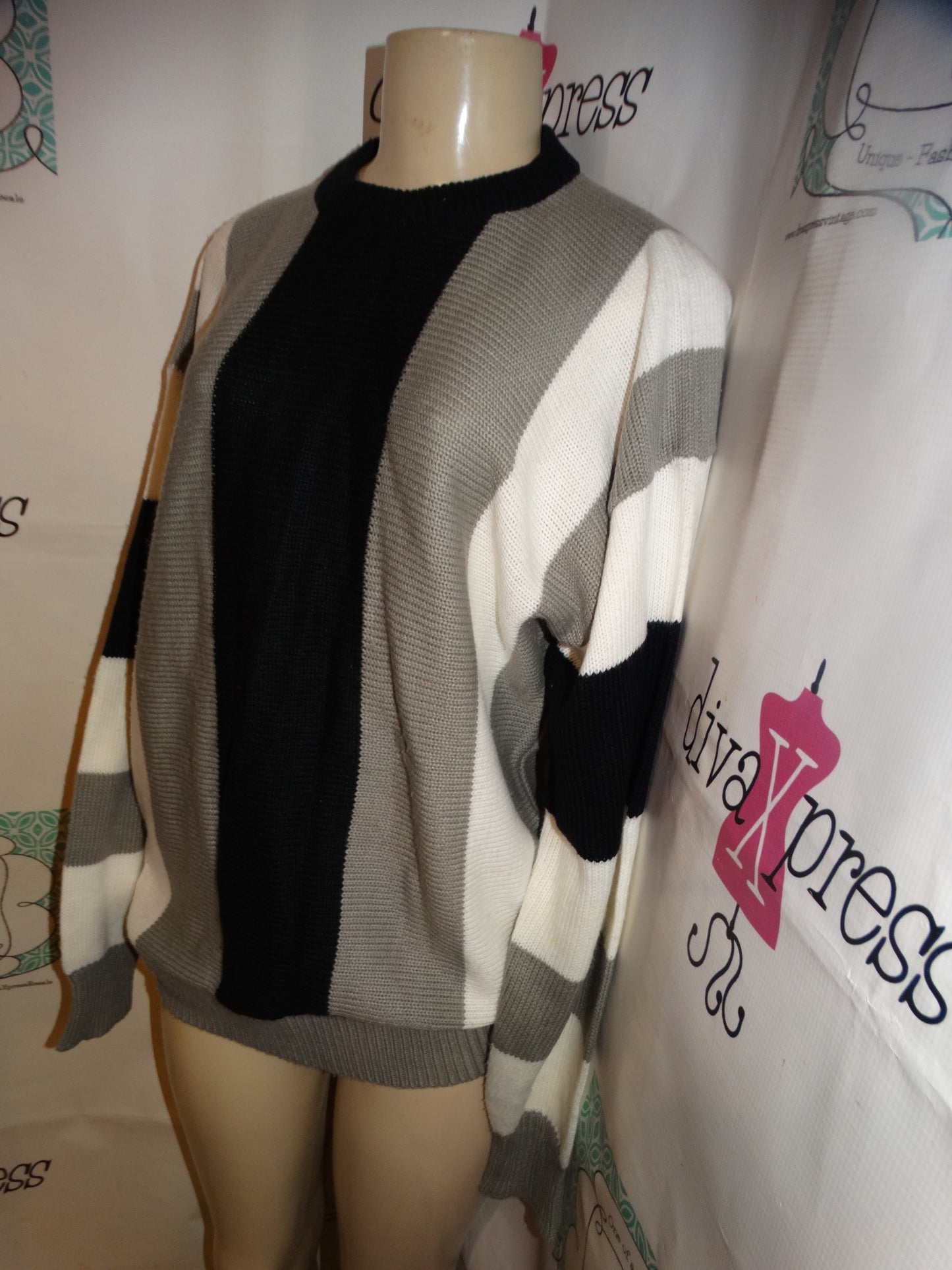 Vintage Purity Black/White/Gray Sweater Size XL