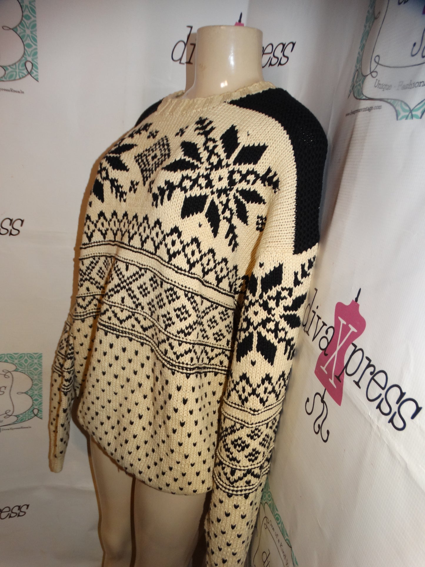 Vintage Tommy Hilfiger Cream/Black Sweater Size 1x