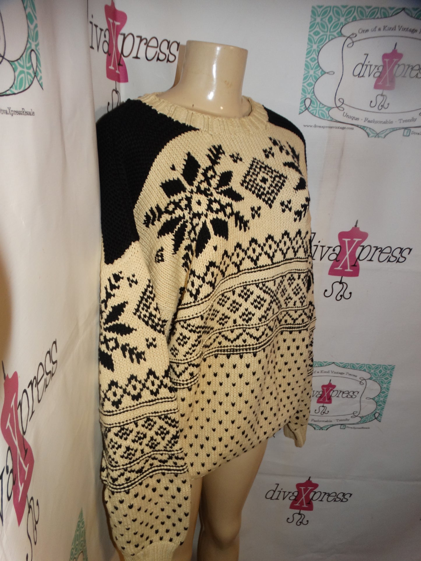Vintage Tommy Hilfiger Cream/Black Sweater Size 1x
