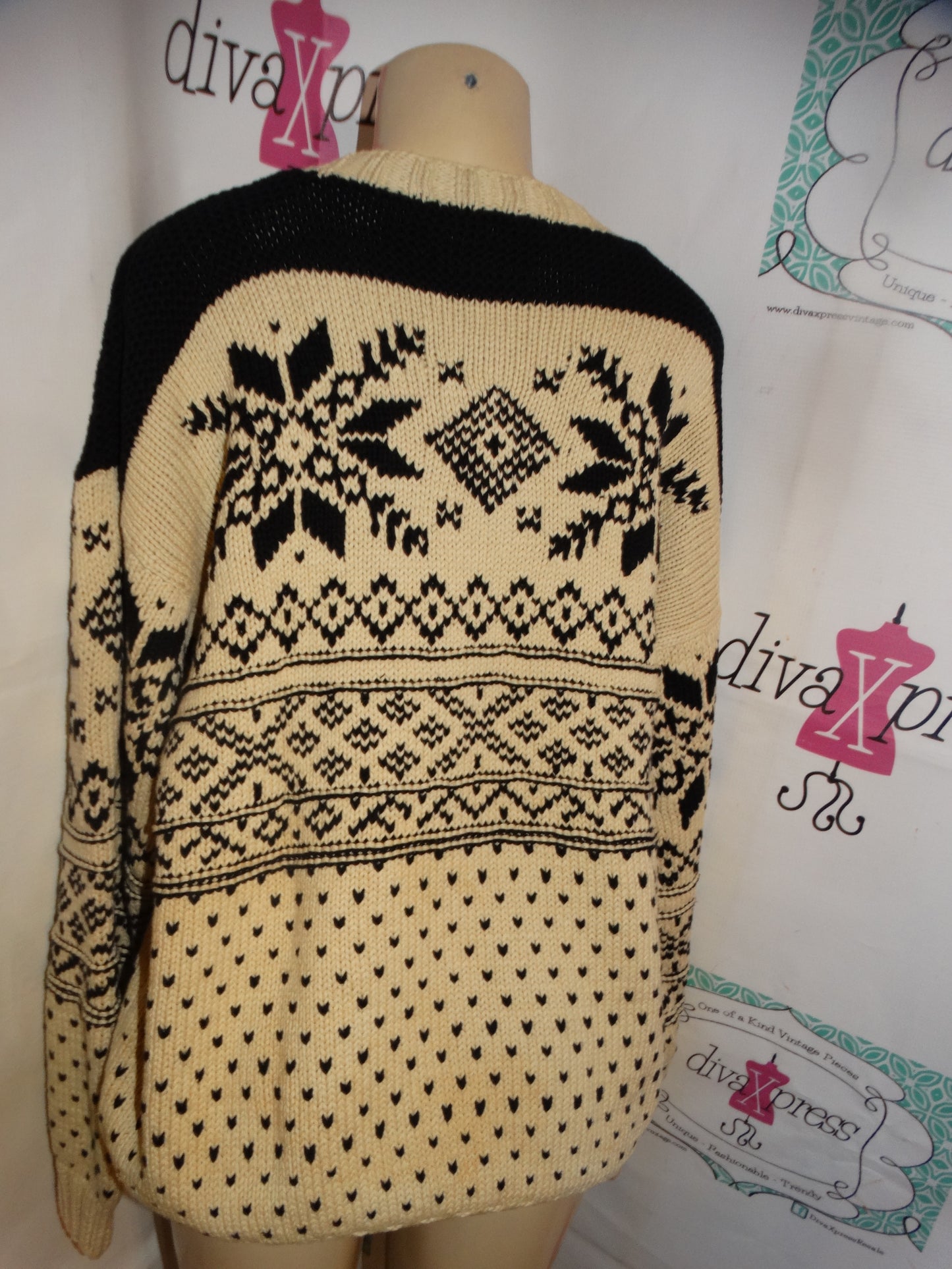 Vintage Tommy Hilfiger Cream/Black Sweater Size 1x