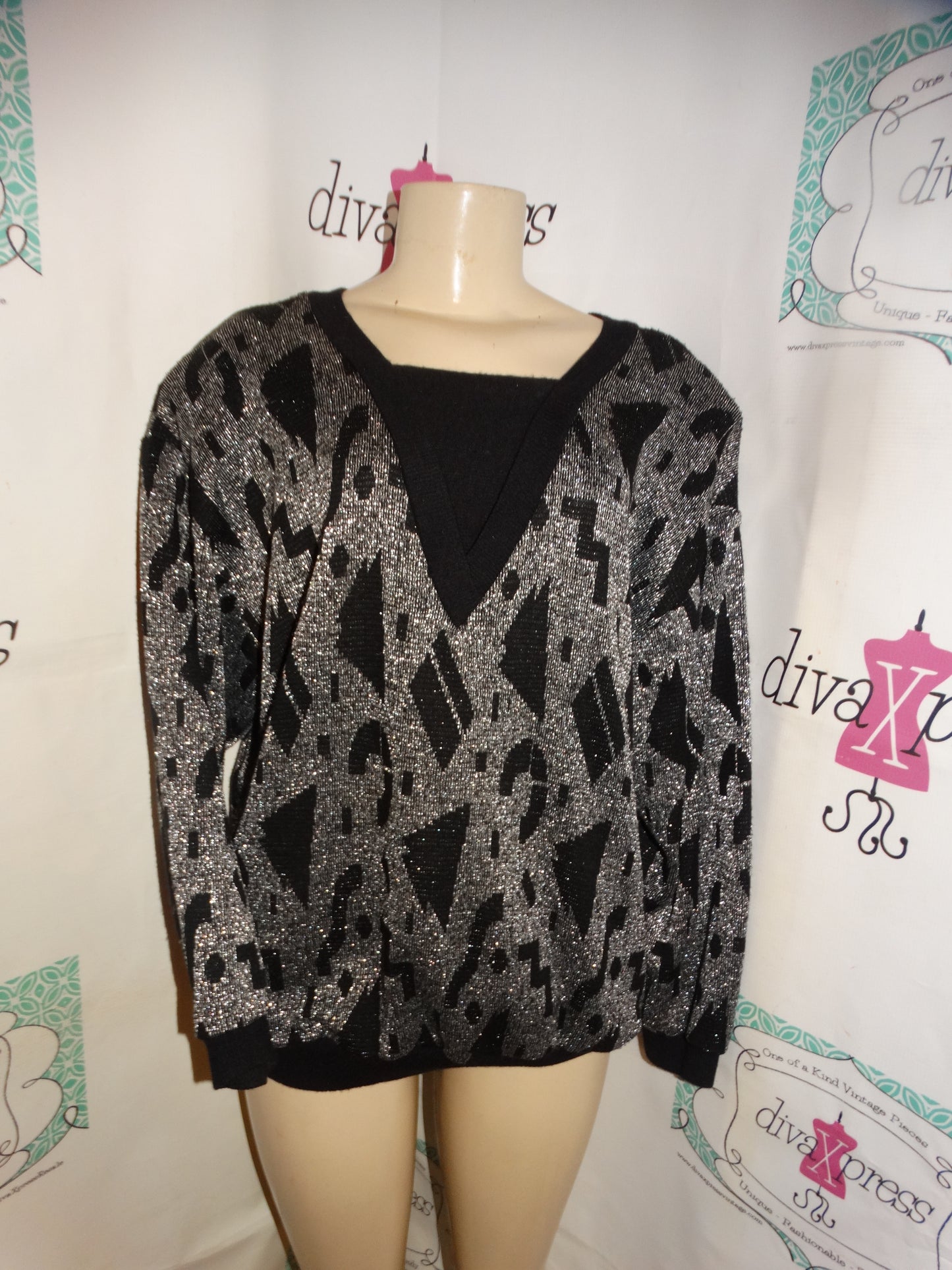 Vintage Silver and Black Sweater Size L