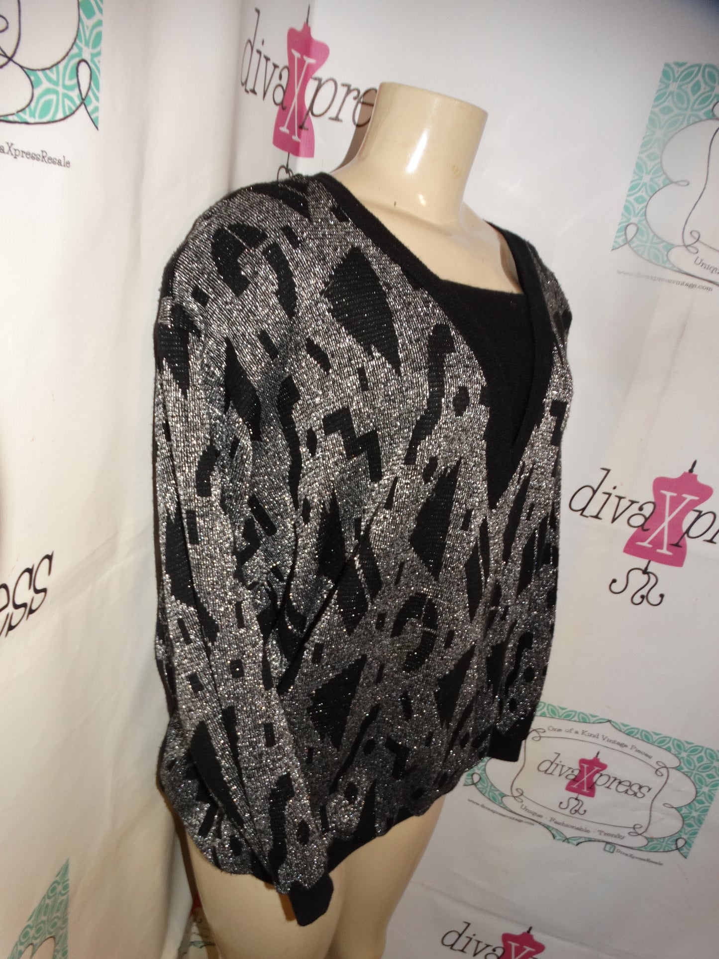 Vintage Silver and Black Sweater Size L