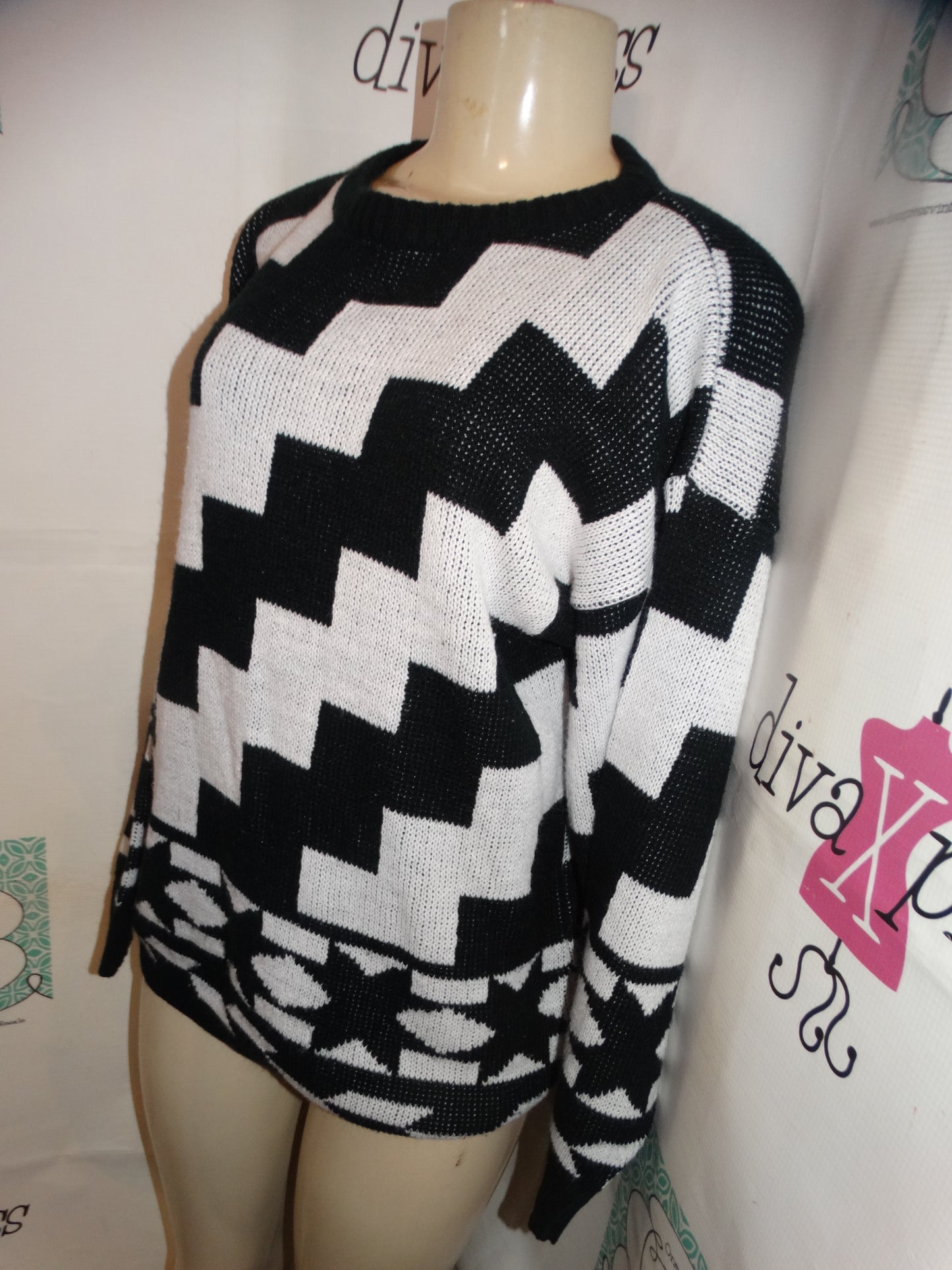 Vintage Jeana Black/White Sweater Size M