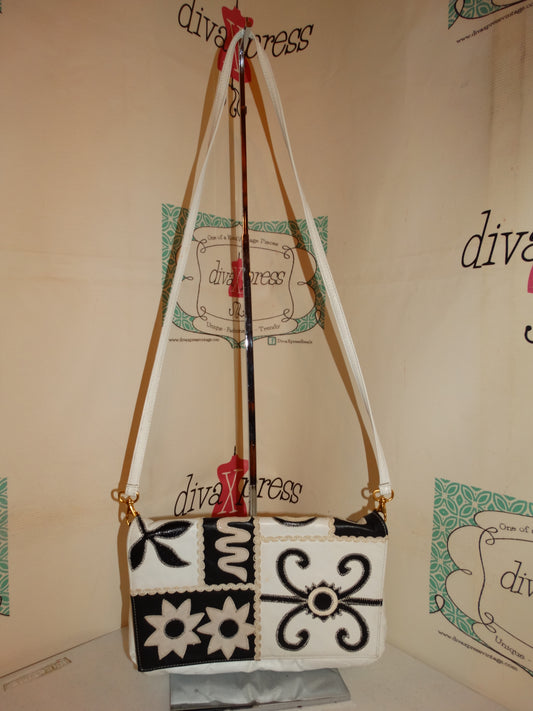 Vintage White/Black Leather Purse Size L