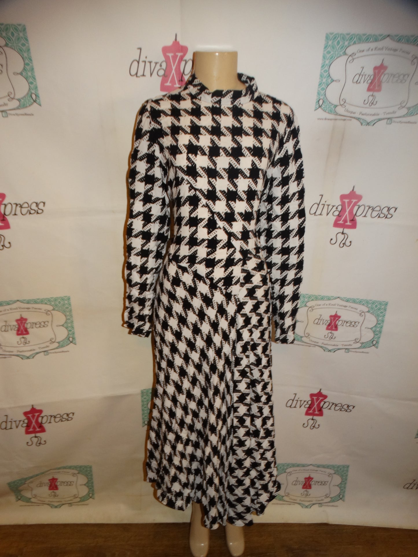 Vintage Black/White Dress Size L