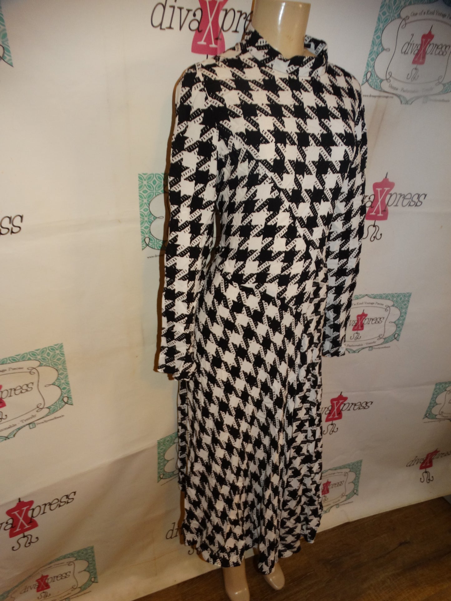 Vintage Black/White Dress Size L