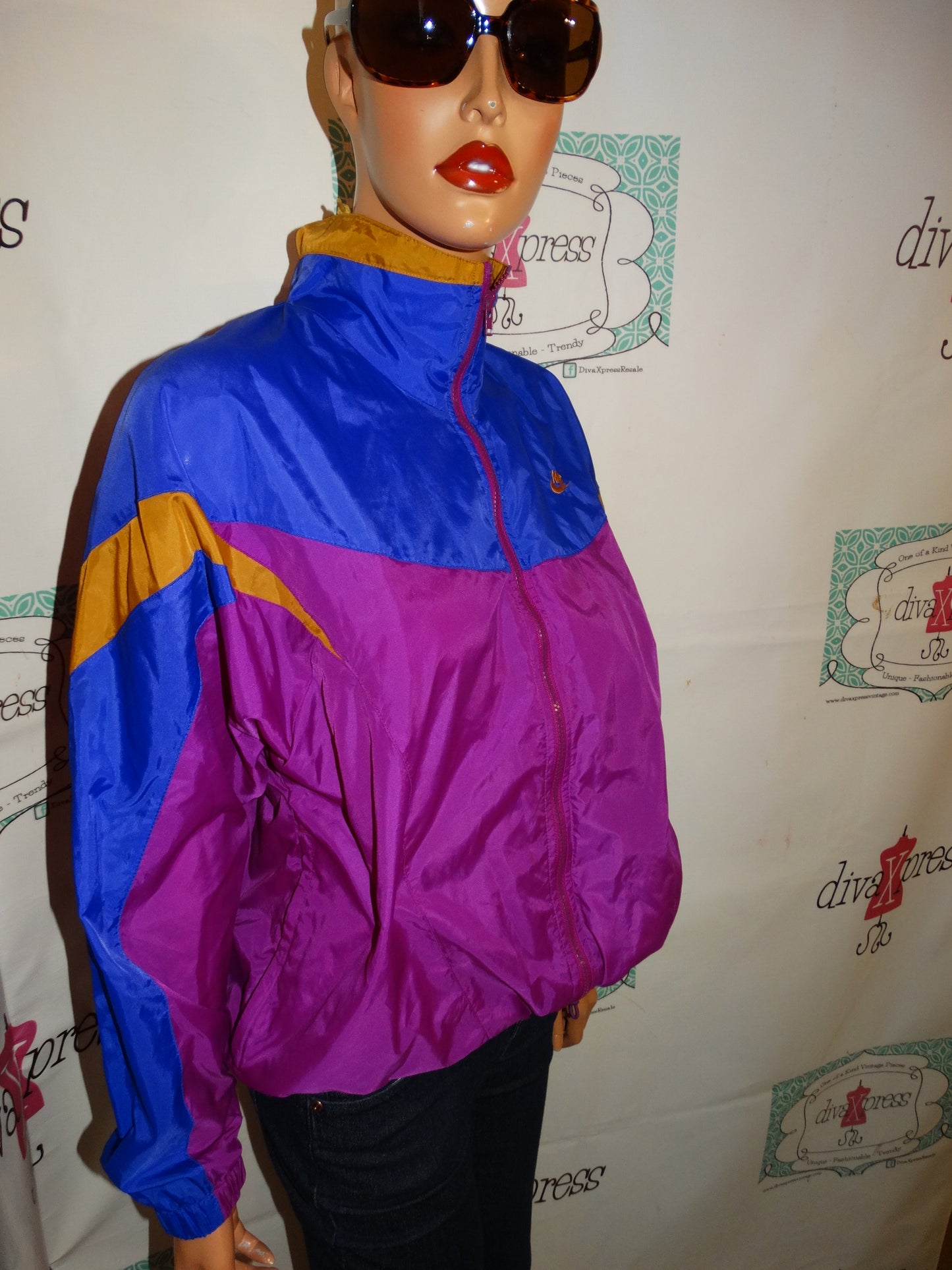 Vintage Nike Jacket Size M ( With Hood)