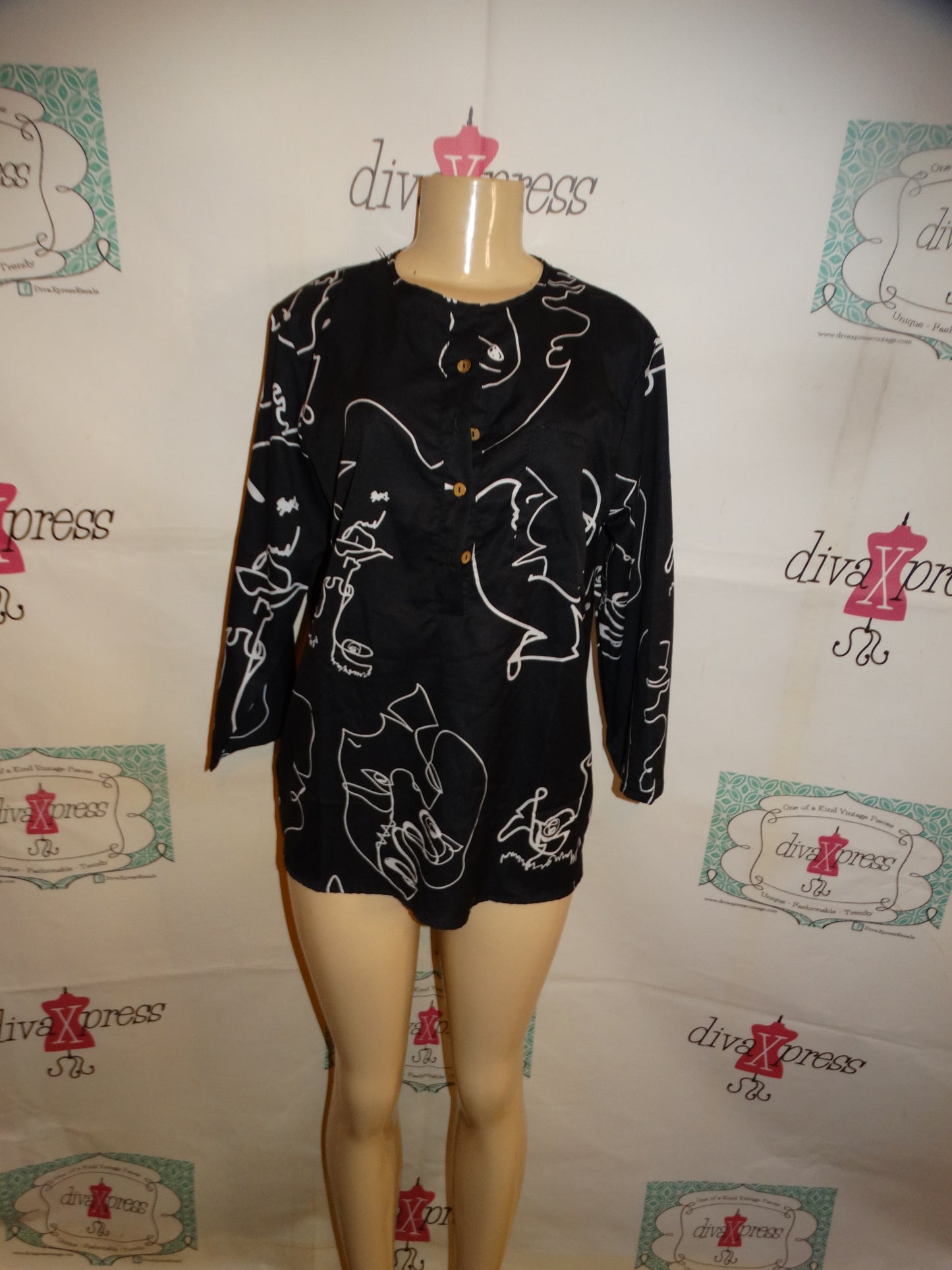 Black/White Face Top Size M