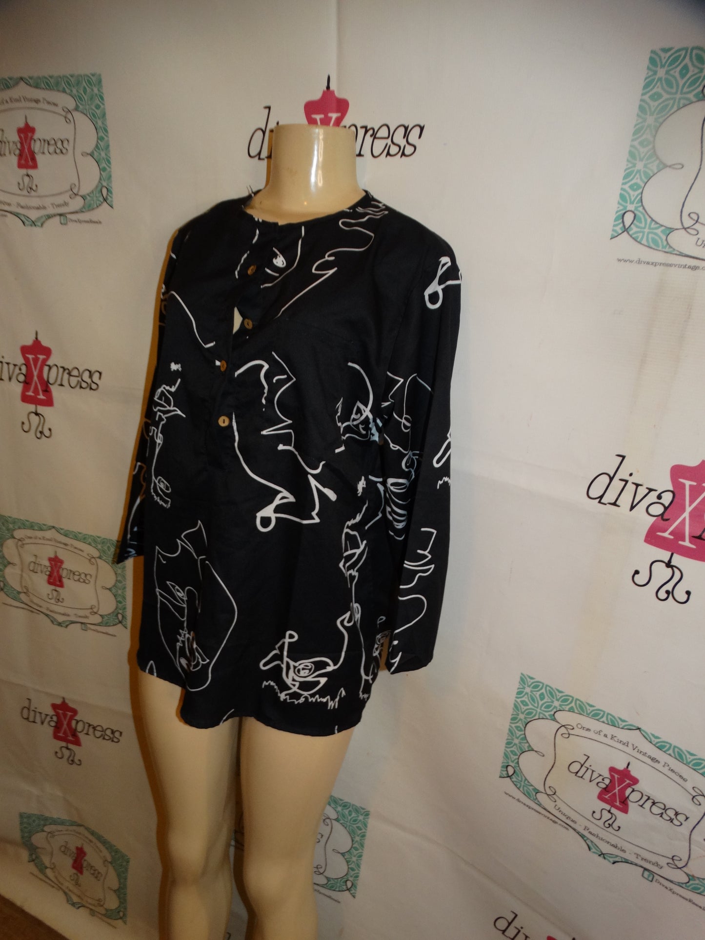 Black/White Face Top Size M