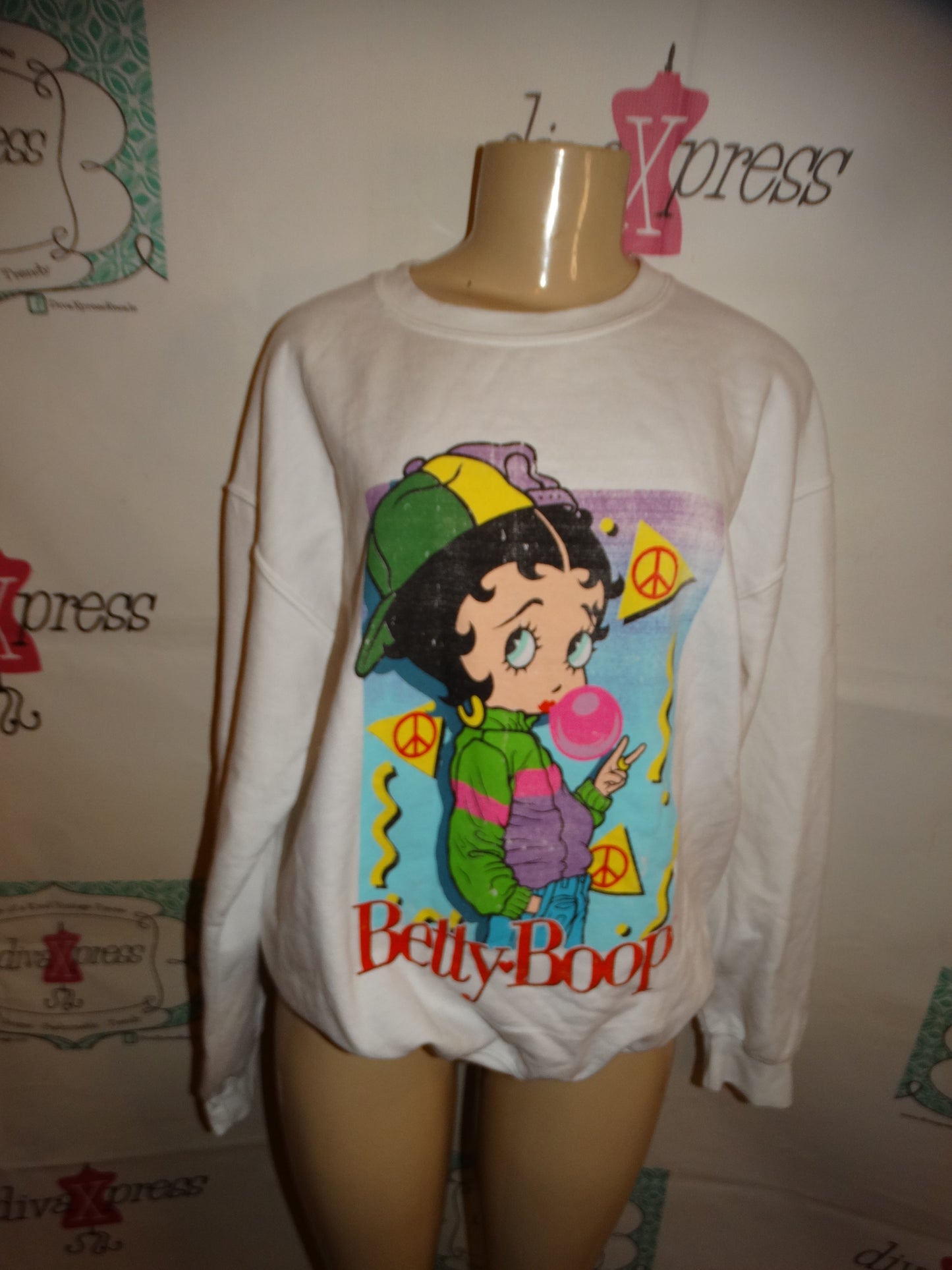 Betty Boop White Sweater Shirt Size XL
