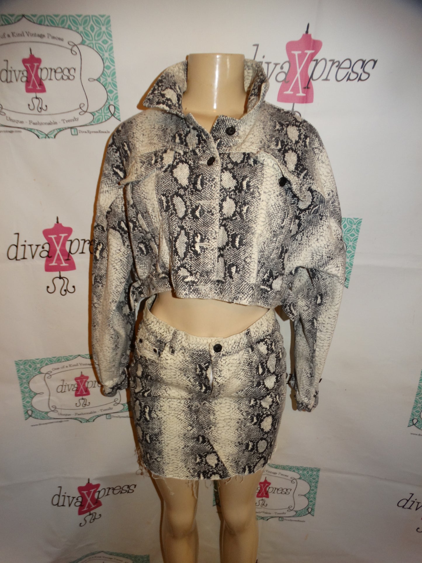 Noble U Snake Skin Print 2 Piece Skirt Set Size M