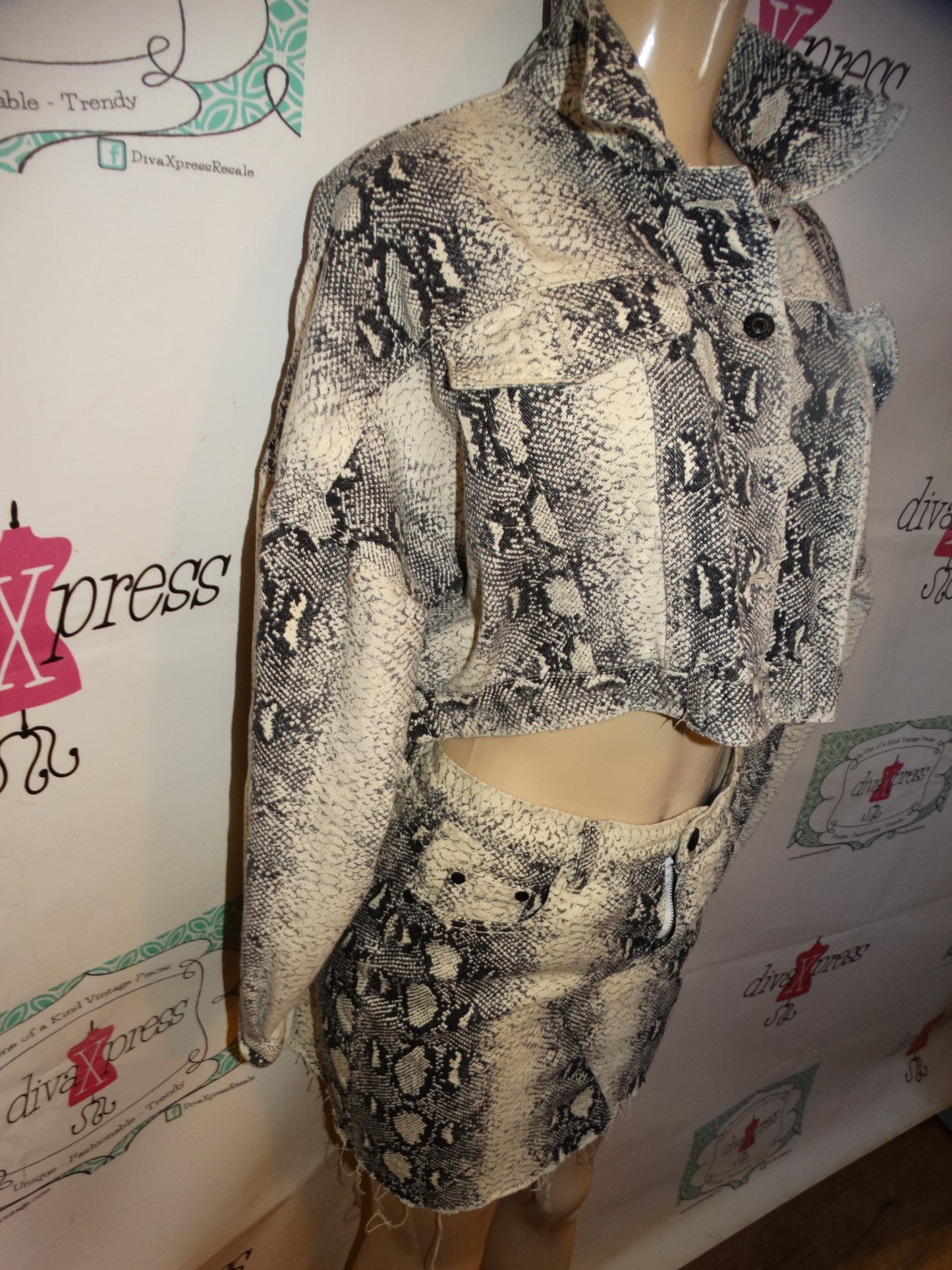 Noble U Snake Skin Print 2 Piece Skirt Set Size M