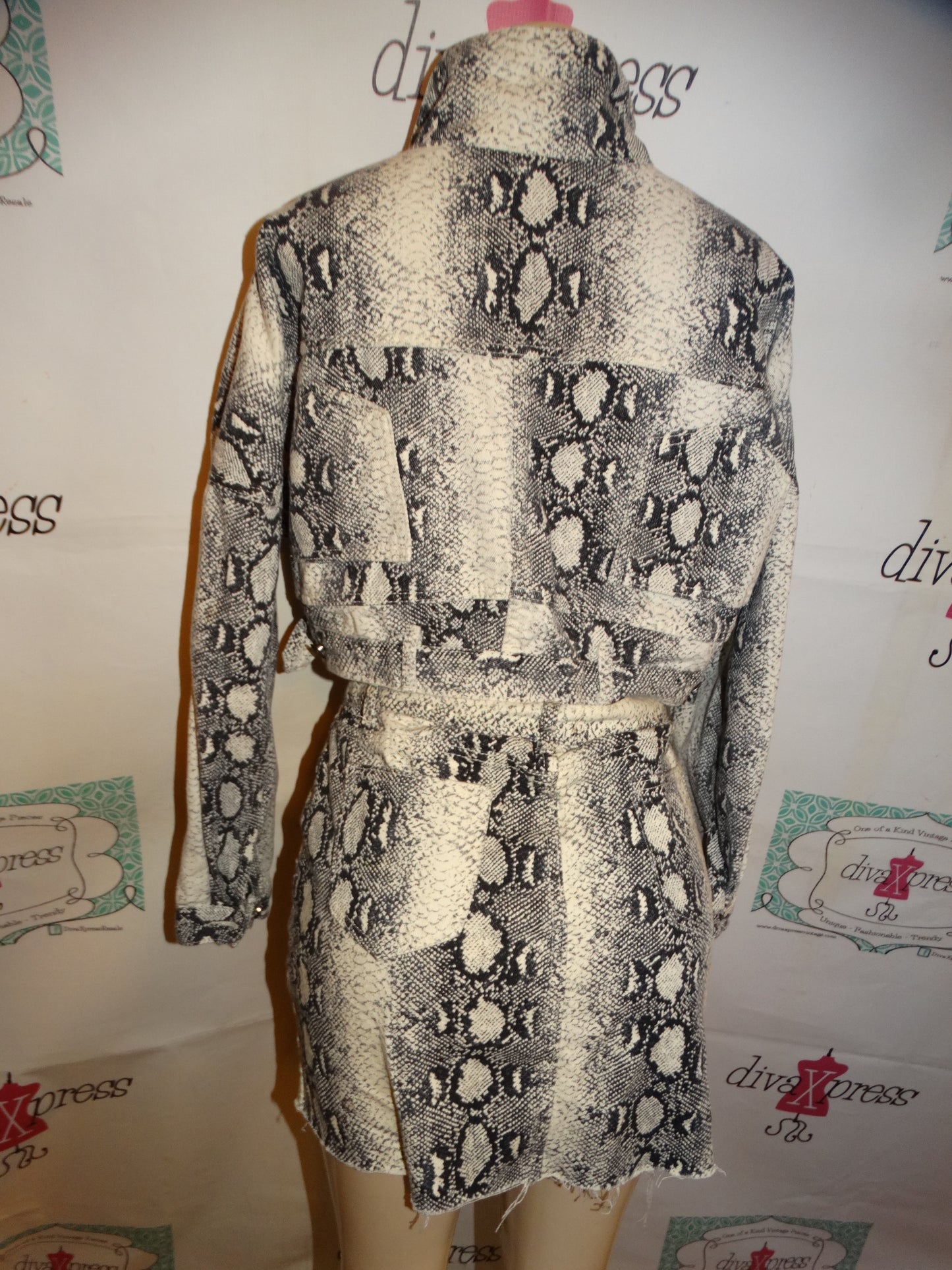 Noble U Snake Skin Print 2 Piece Skirt Set Size M