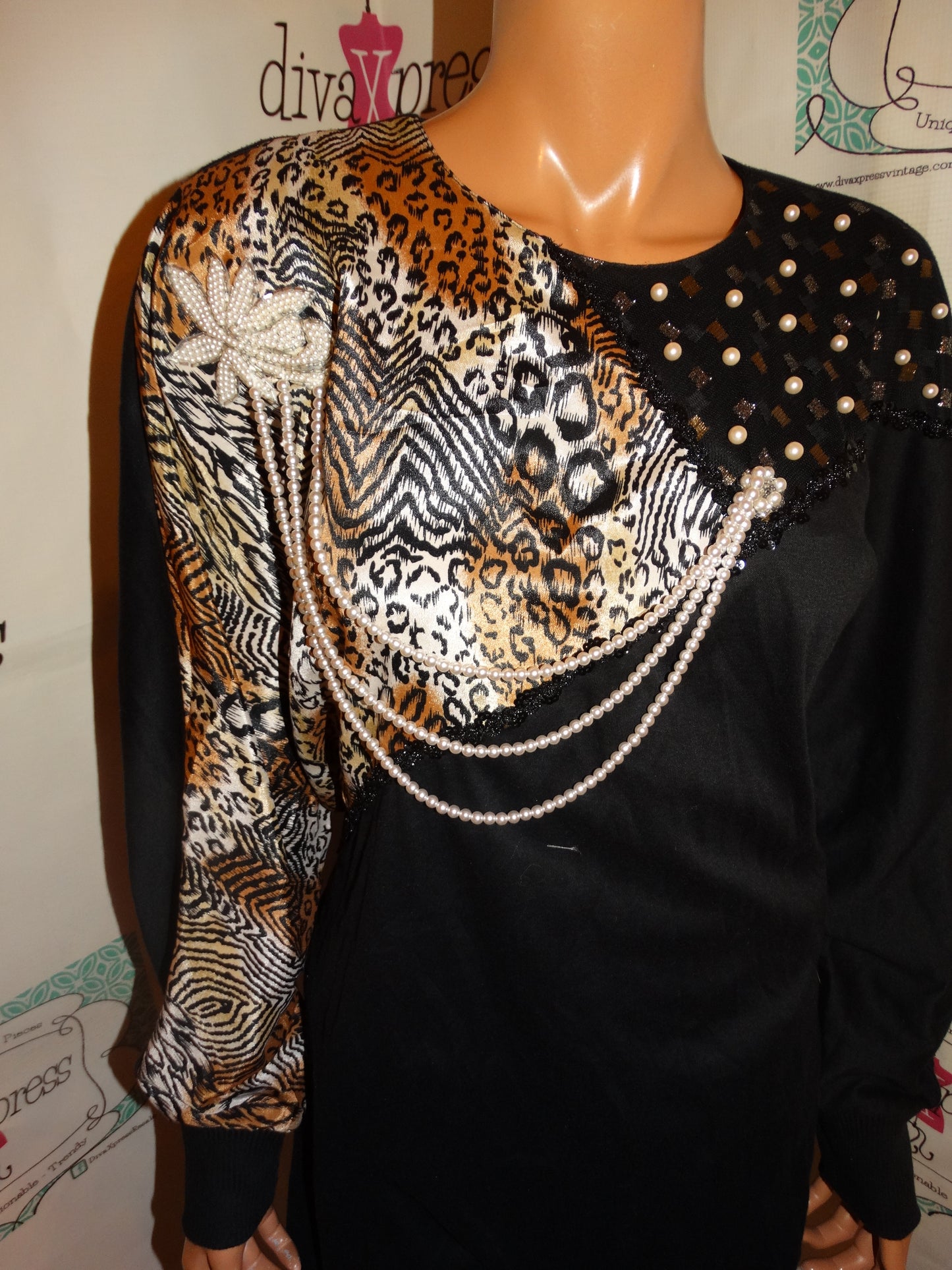 Vintage LA Dawn Back Leopard Pearl Chain Top Size 1x