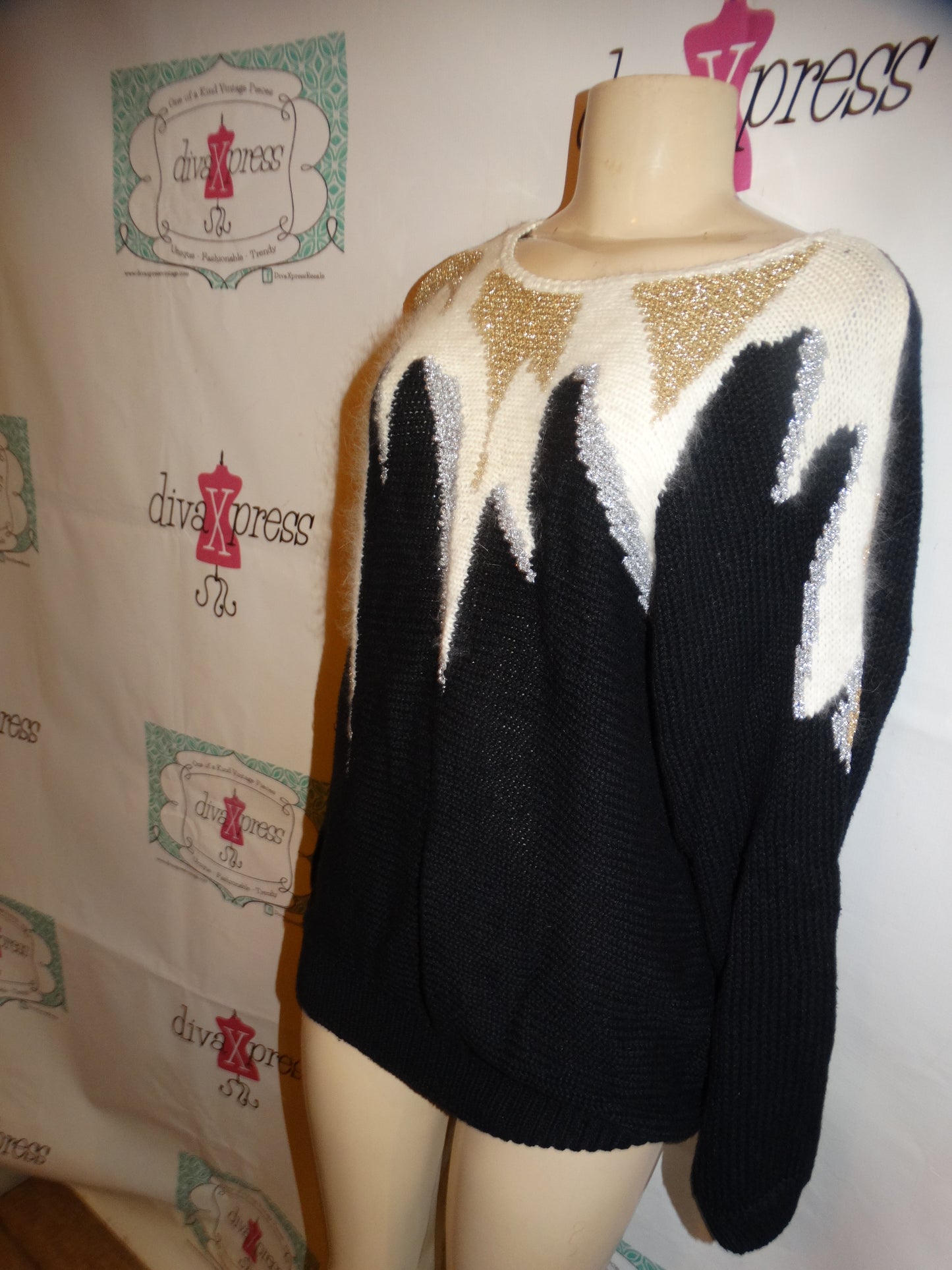 Vintage Bramble Lane Black/ White Gold Silver Sweater Size L