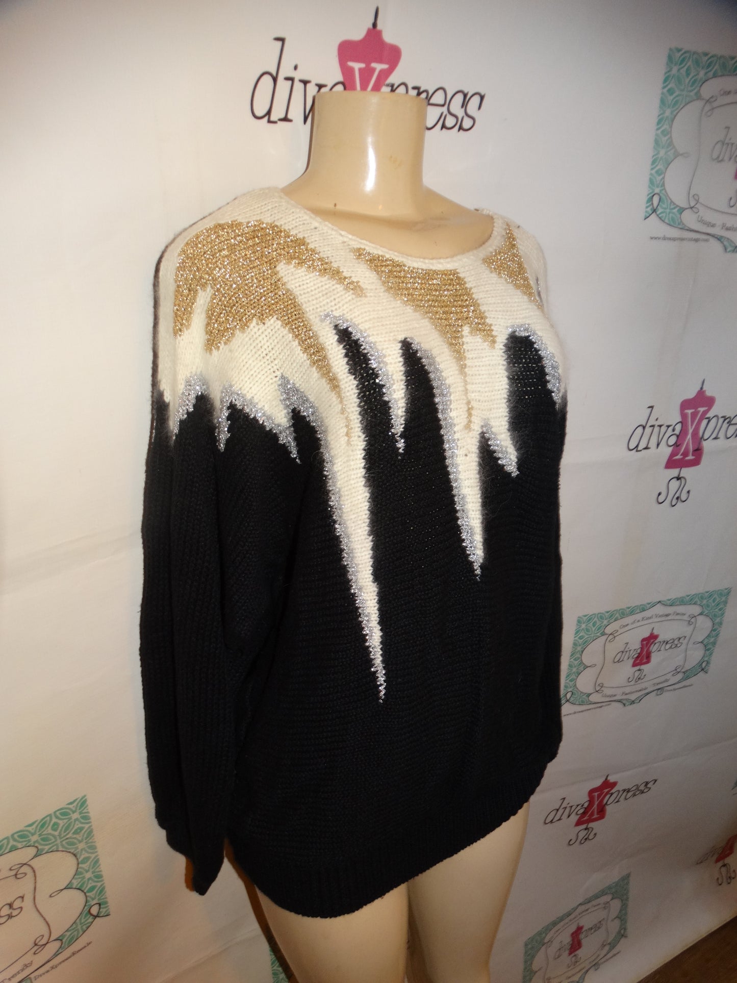 Vintage Bramble Lane Black/ White Gold Silver Sweater Size L