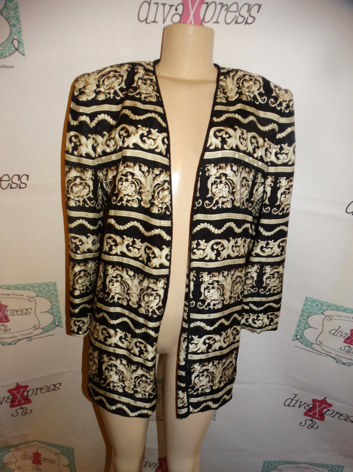 Vintage Maggie London Black/Cream Throw Size M