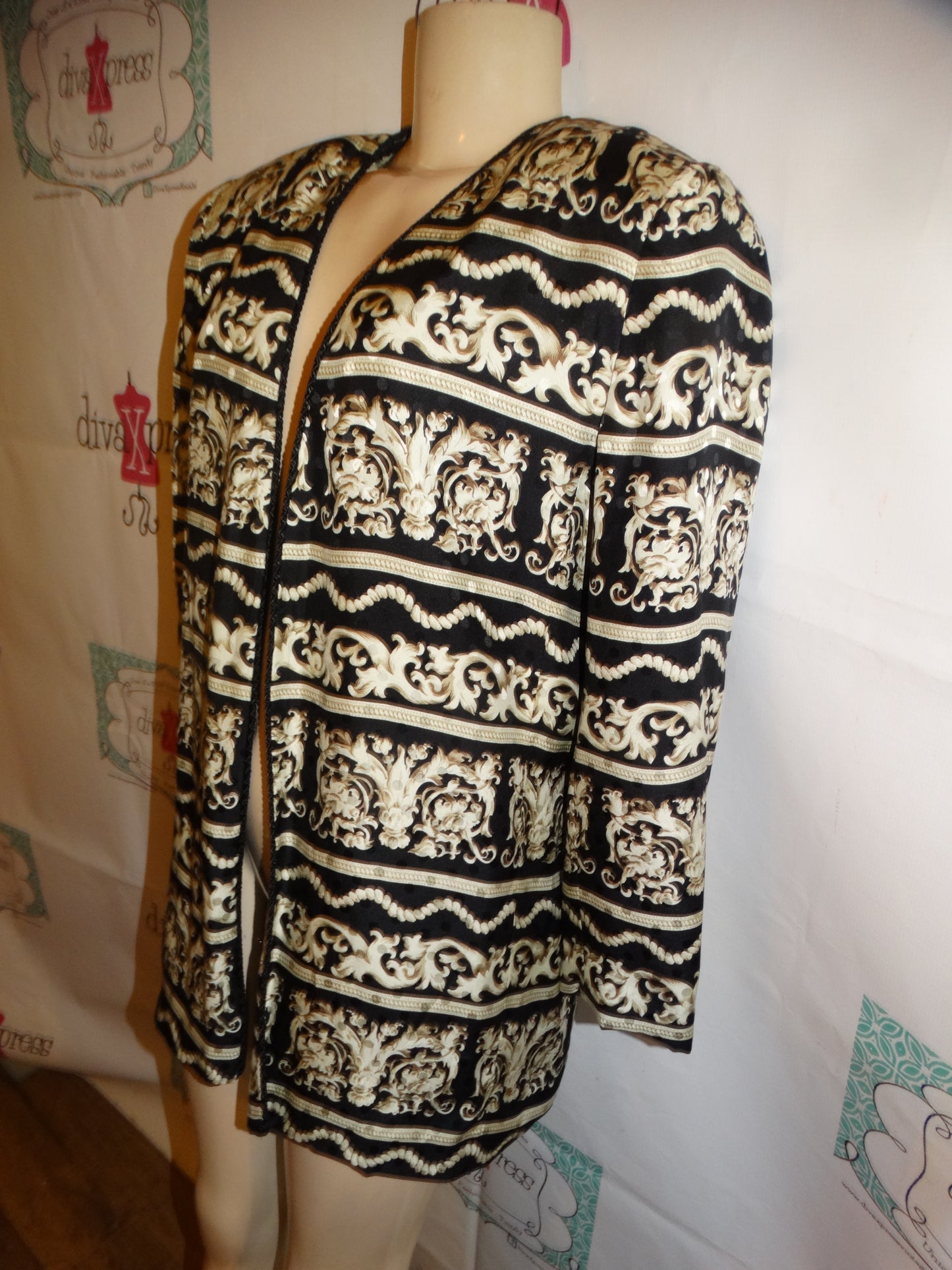 Vintage Maggie London Black/Cream Throw Size M