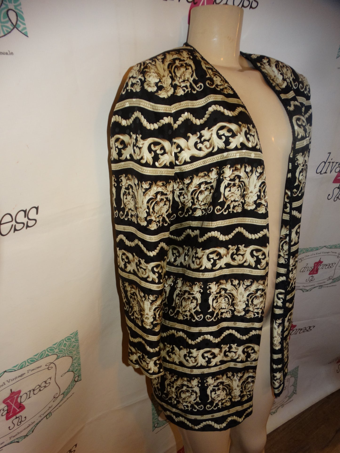 Vintage Maggie London Black/Cream Throw Size M