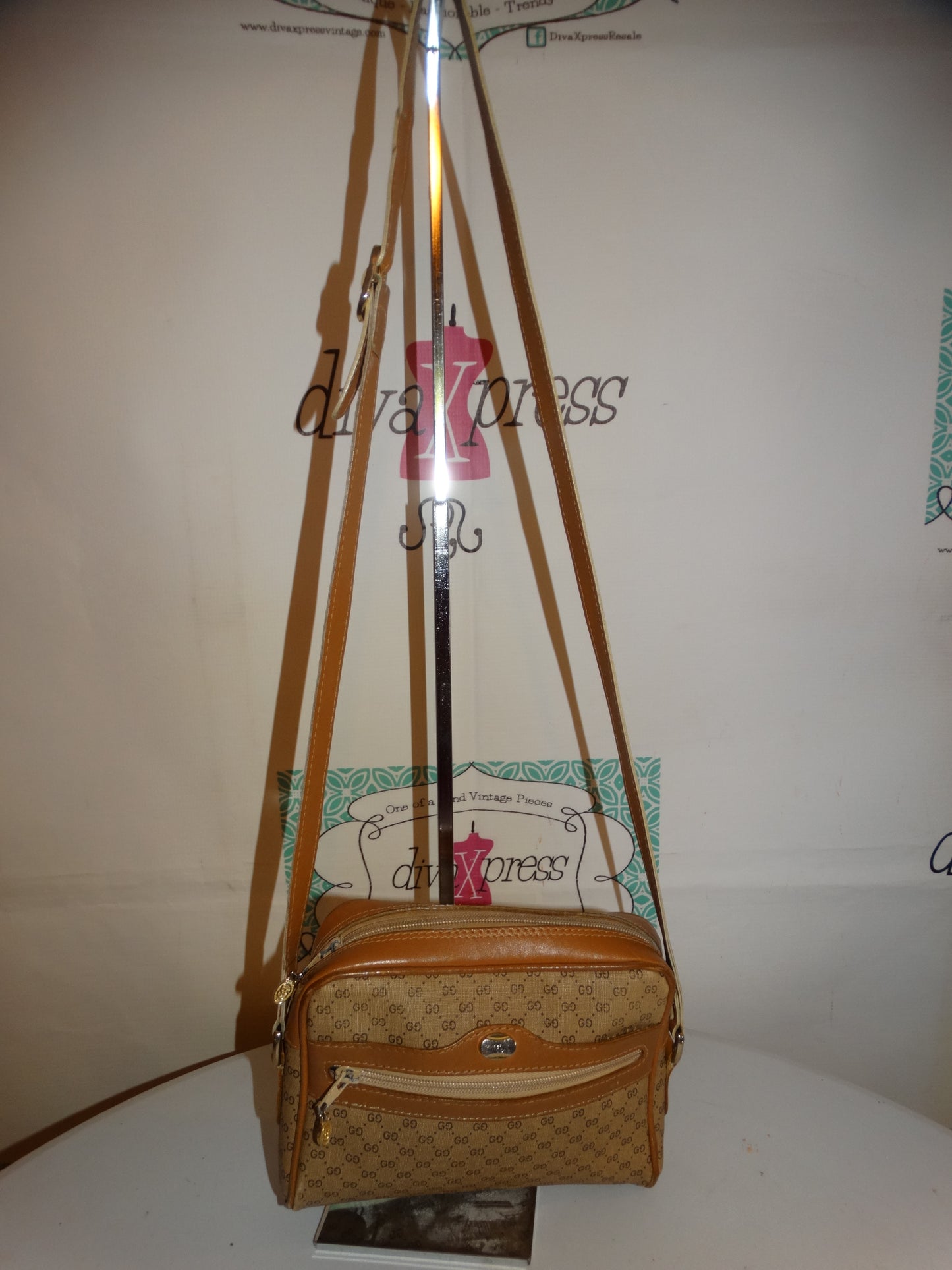 Vintage Authentic Gucci Crossbody Purse Size M