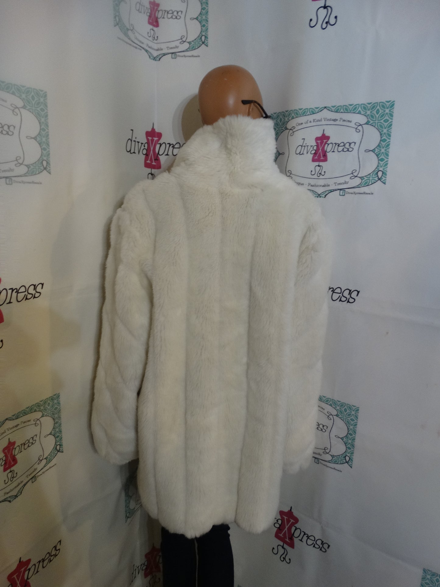 Vintage White Faux Fur Coat Size 1x