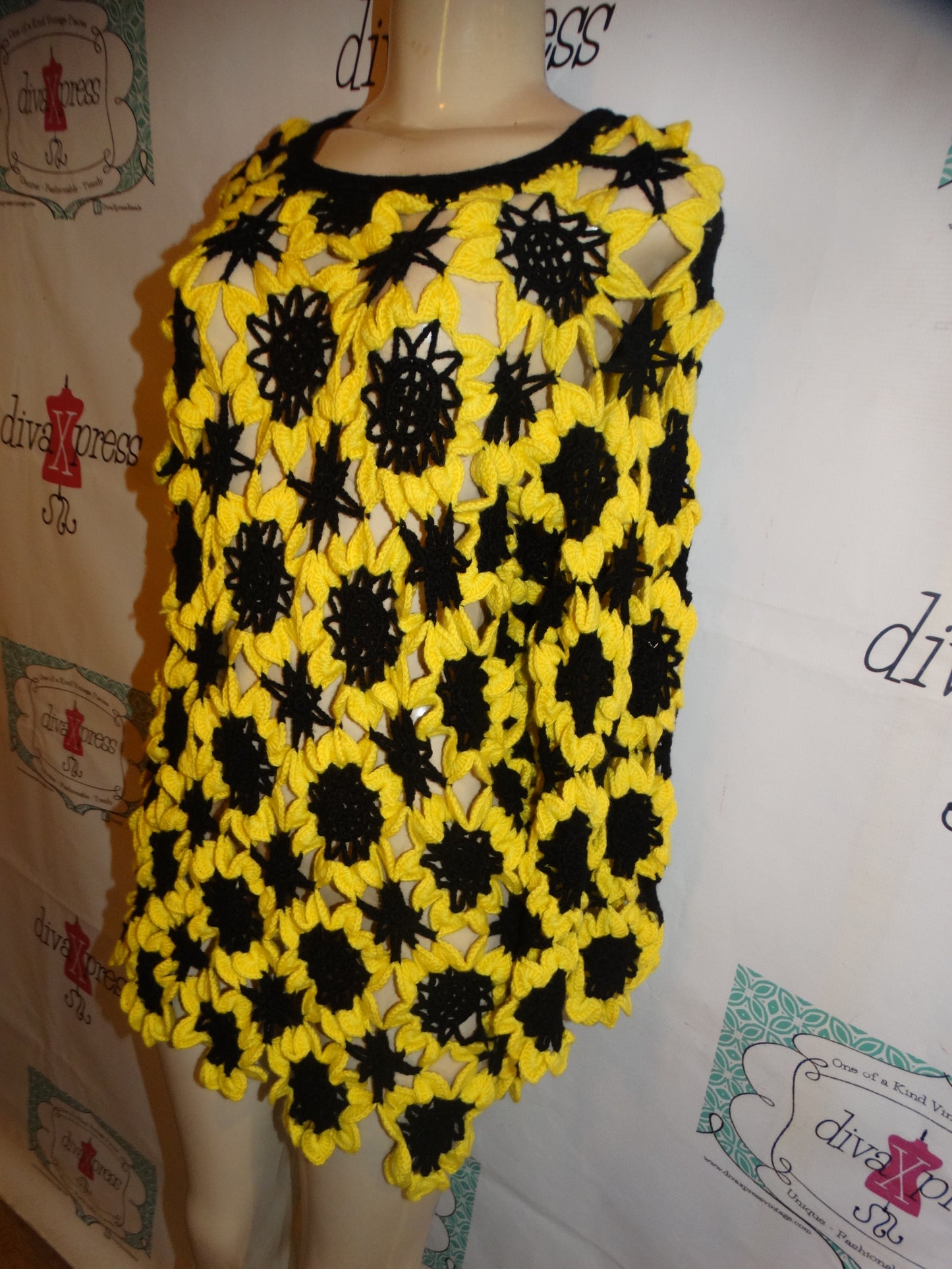 Vintage Yellow/Black Crochet Sweater size L